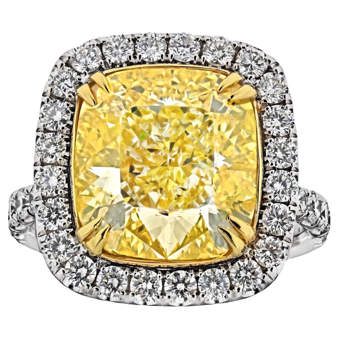 Bague de fiançailles fantaisie jaune intense taille coussin sertie d'un halo de diamants 10,03 carats