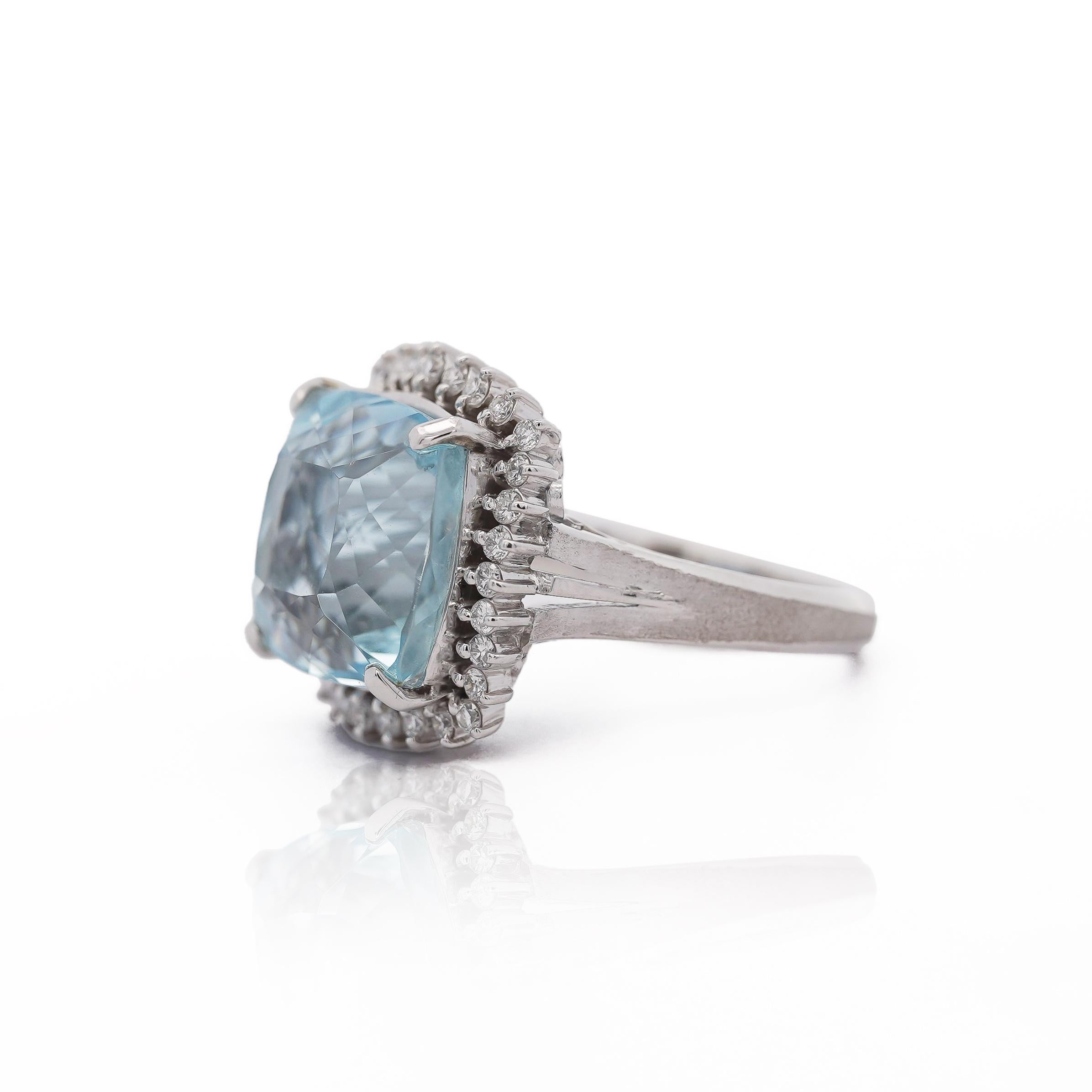 Contemporaneo Anello in platino con acquamarina taglio a scacchiera e diamanti a raggiera da 10,04 carati in vendita