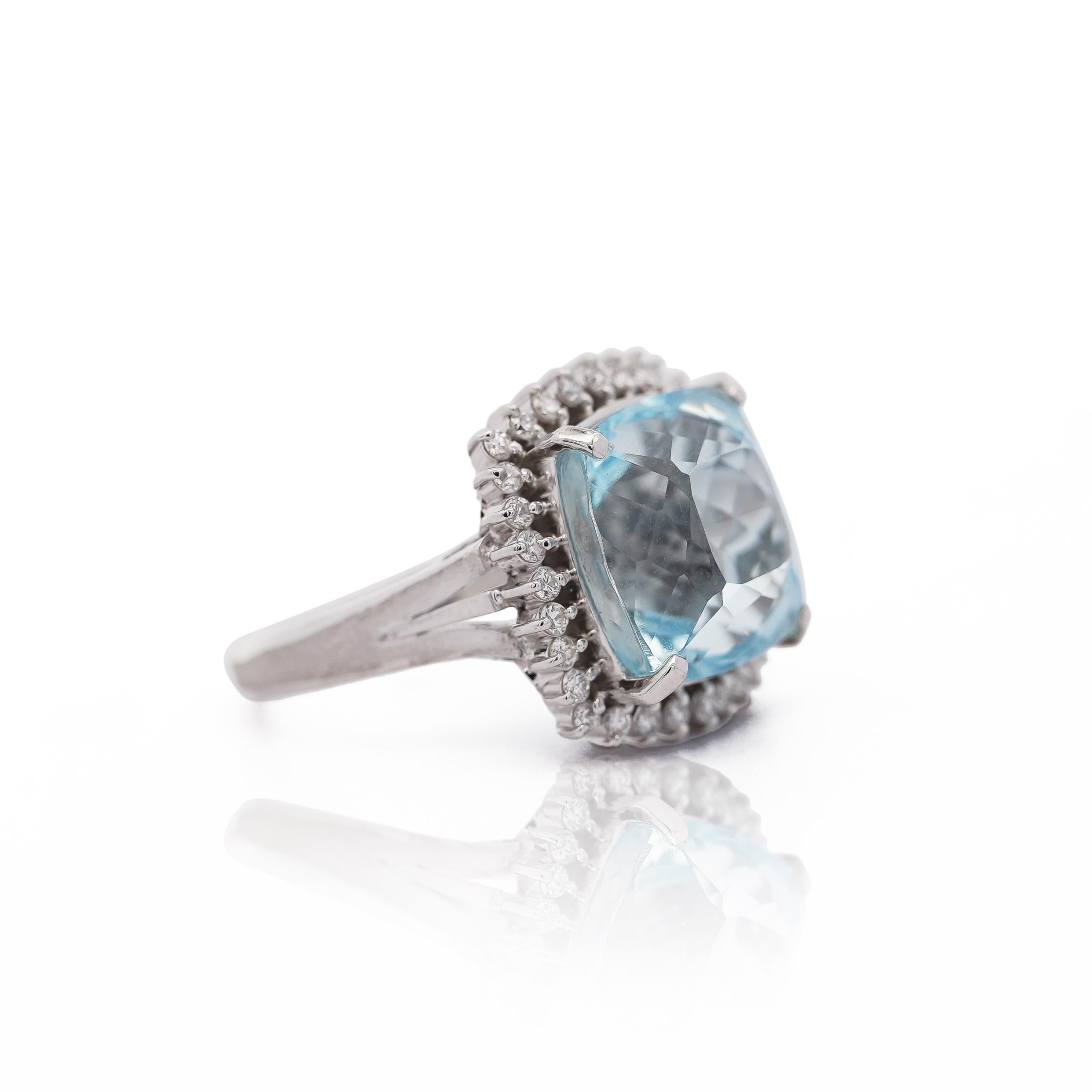 Anello in platino con acquamarina taglio a scacchiera e diamanti a raggiera da 10,04 carati In condizioni ottime in vendita a Miami, FL