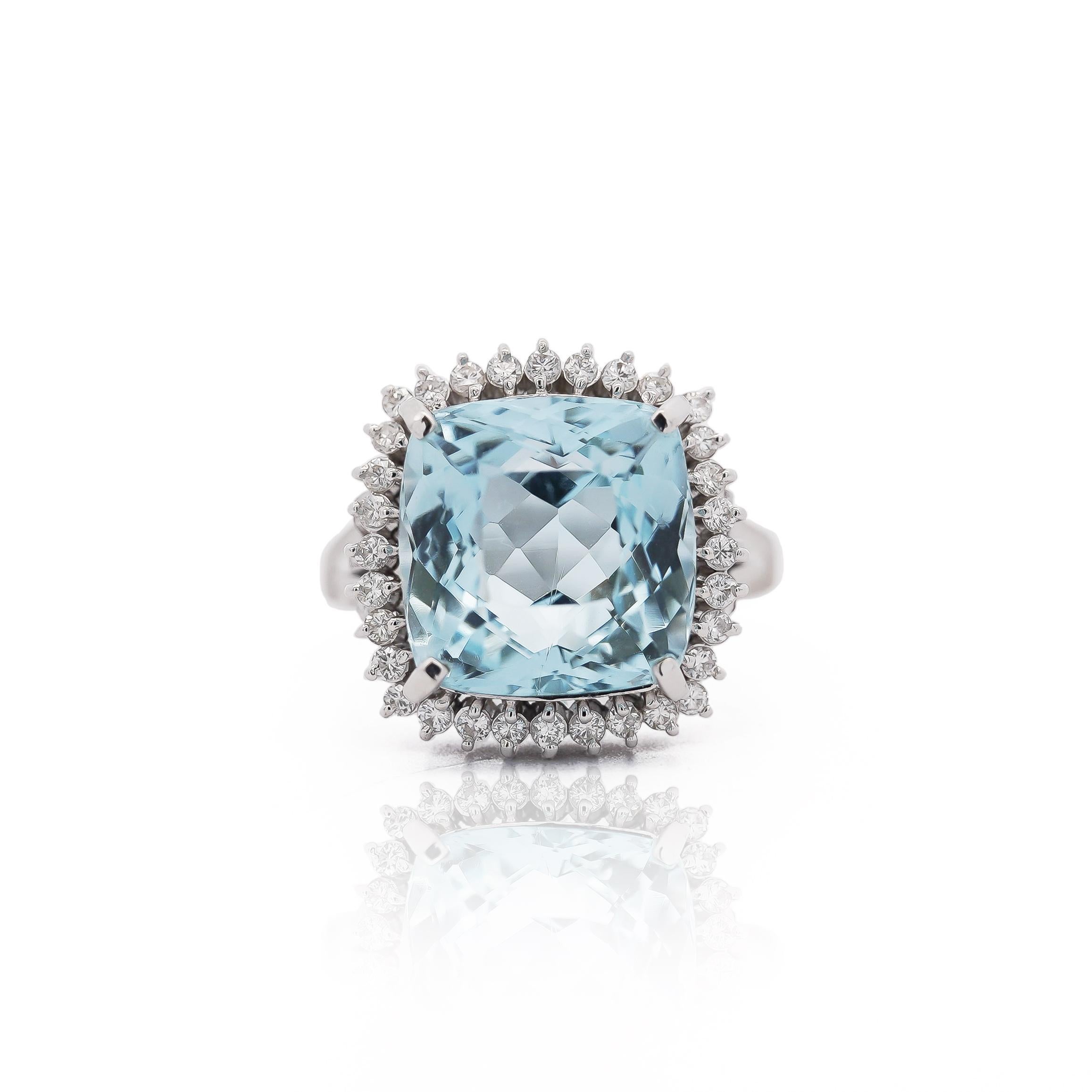 Anello in platino con acquamarina taglio a scacchiera e diamanti a raggiera da 10,04 carati in vendita 1