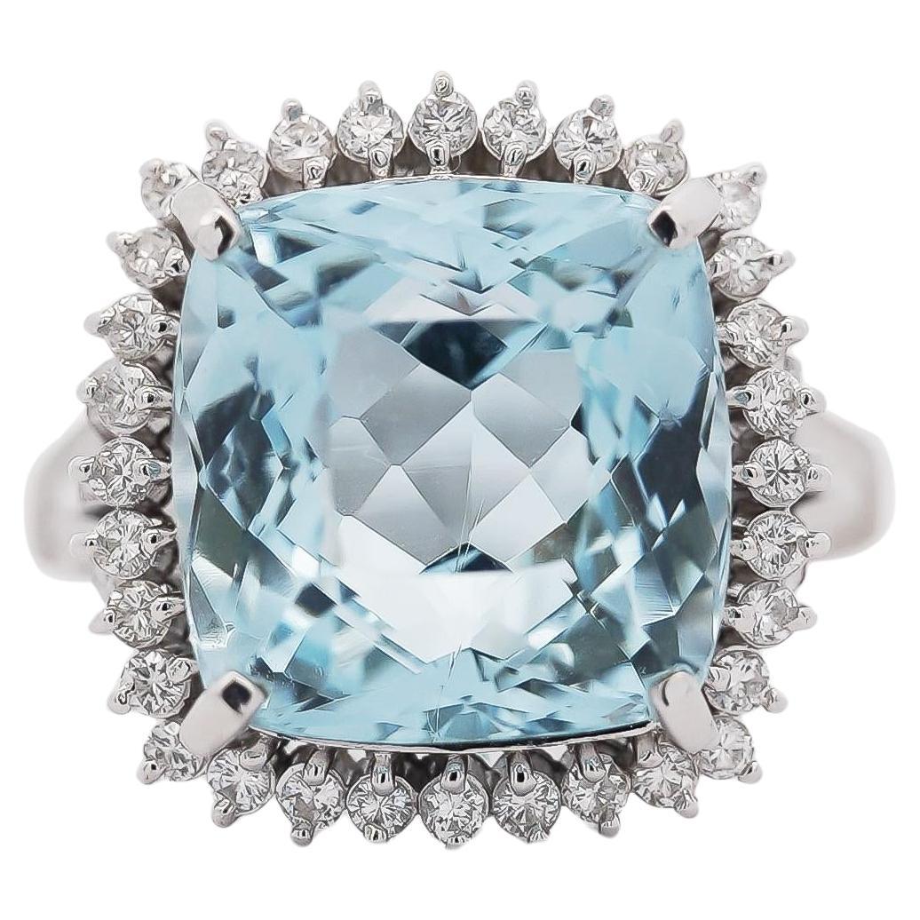 Anello in platino con acquamarina taglio a scacchiera e diamanti a raggiera da 10,04 carati in vendita