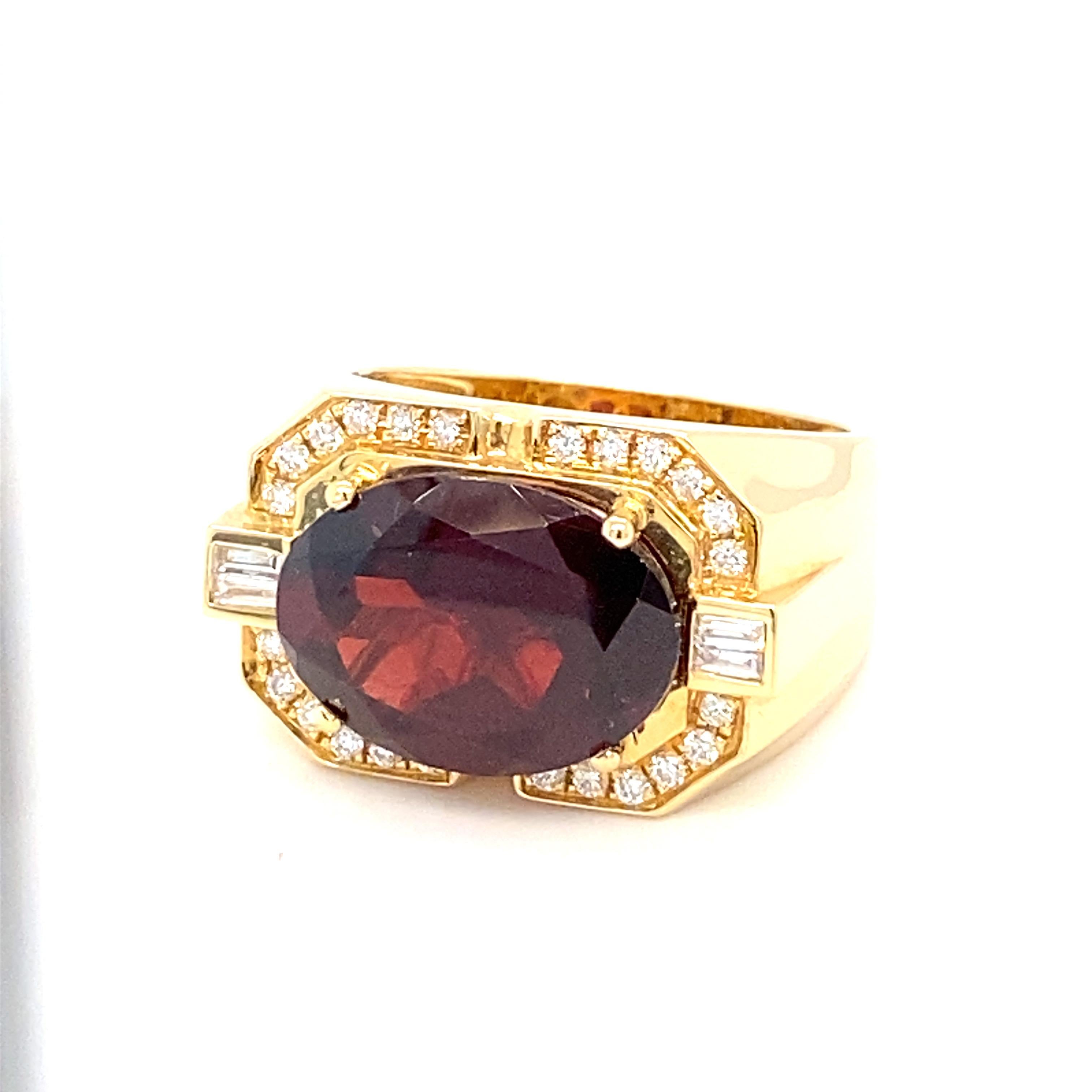 10.04 Carat Natural Oval Garnet Yellow Gold Men's Ring  For Sale 2