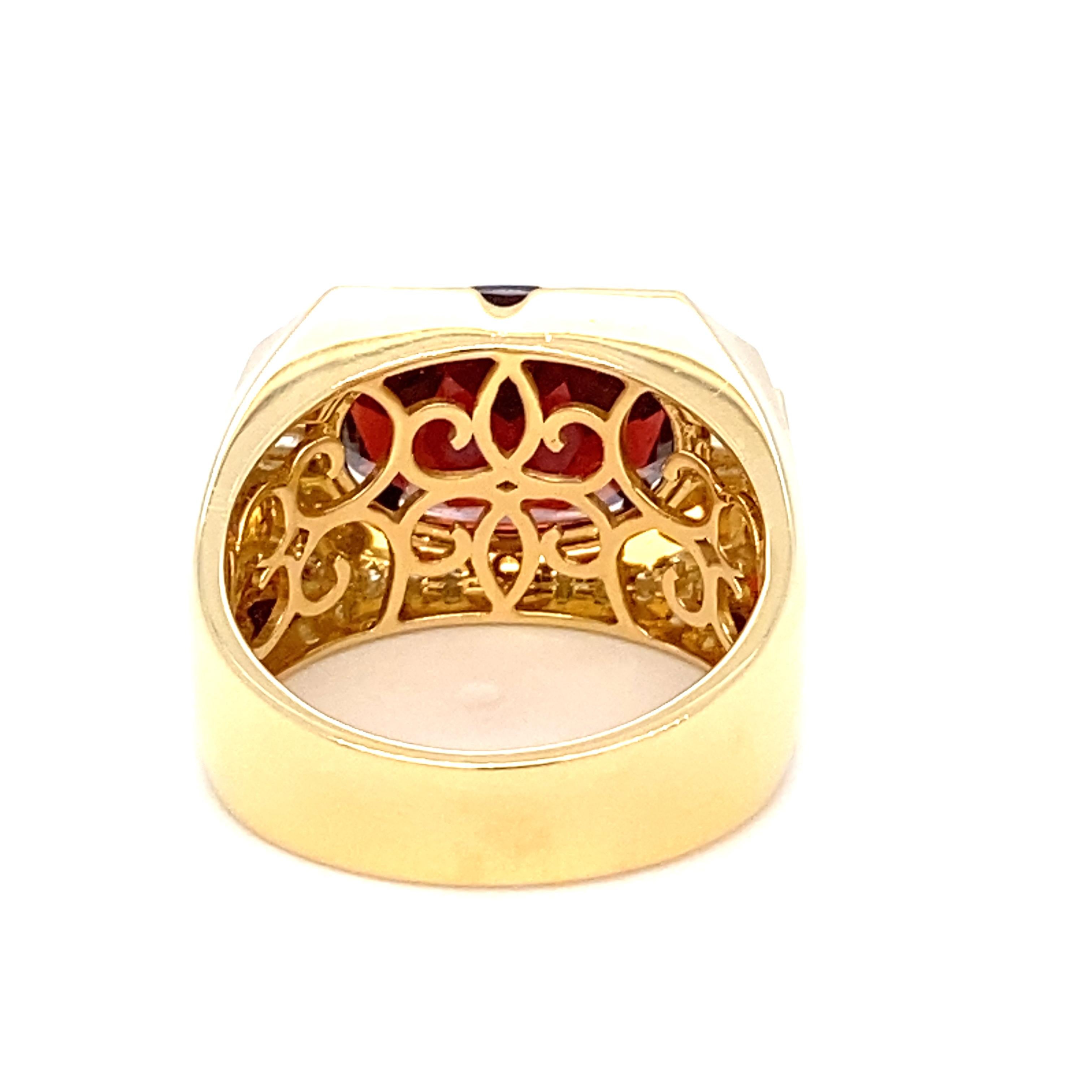 10.04 Carat Natural Oval Garnet Yellow Gold Men's Ring  For Sale 3
