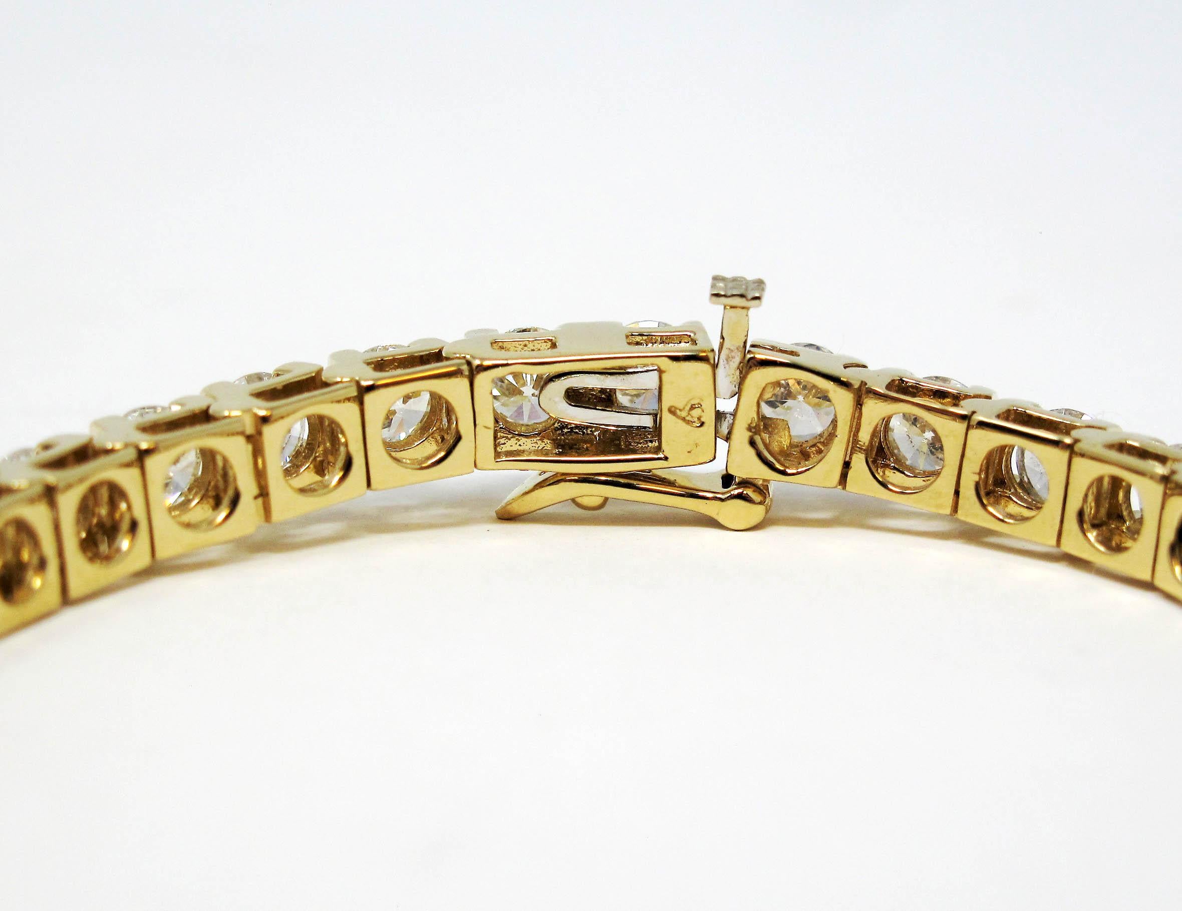 Women's 10.04 Carats Total Round Brilliant Diamond Tennis Bracelet 14 Karat Yellow Gold For Sale