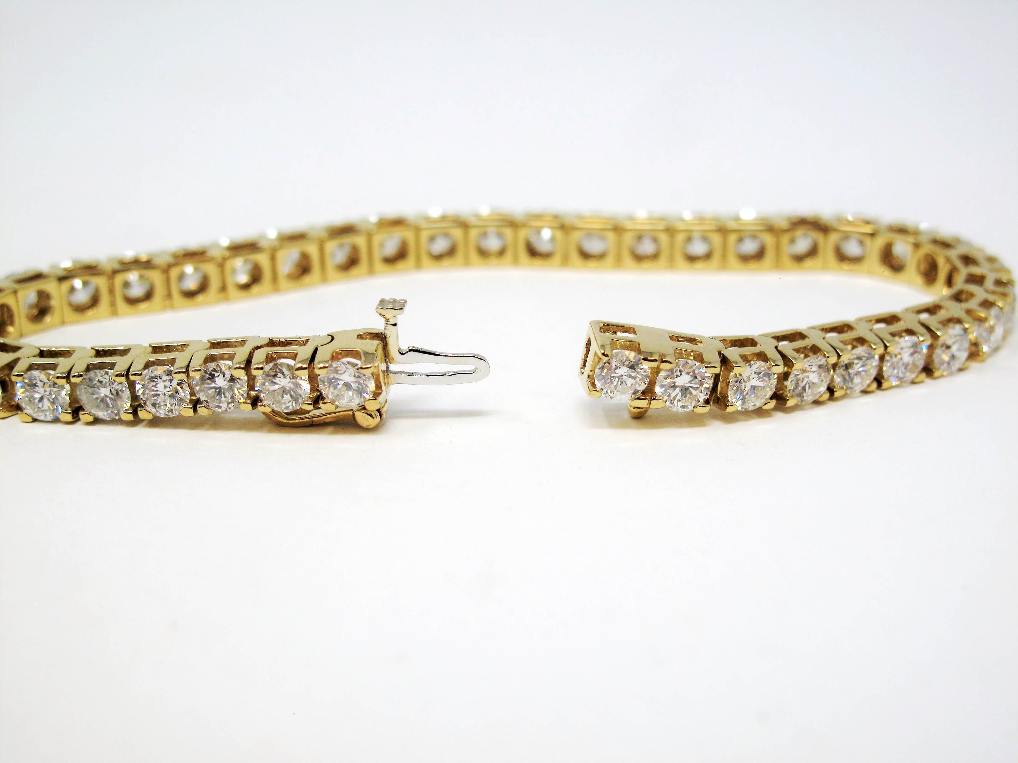 Women's 10.04 Carats Total Round Brilliant Diamond Tennis Bracelet 14 Karat Yellow Gold For Sale