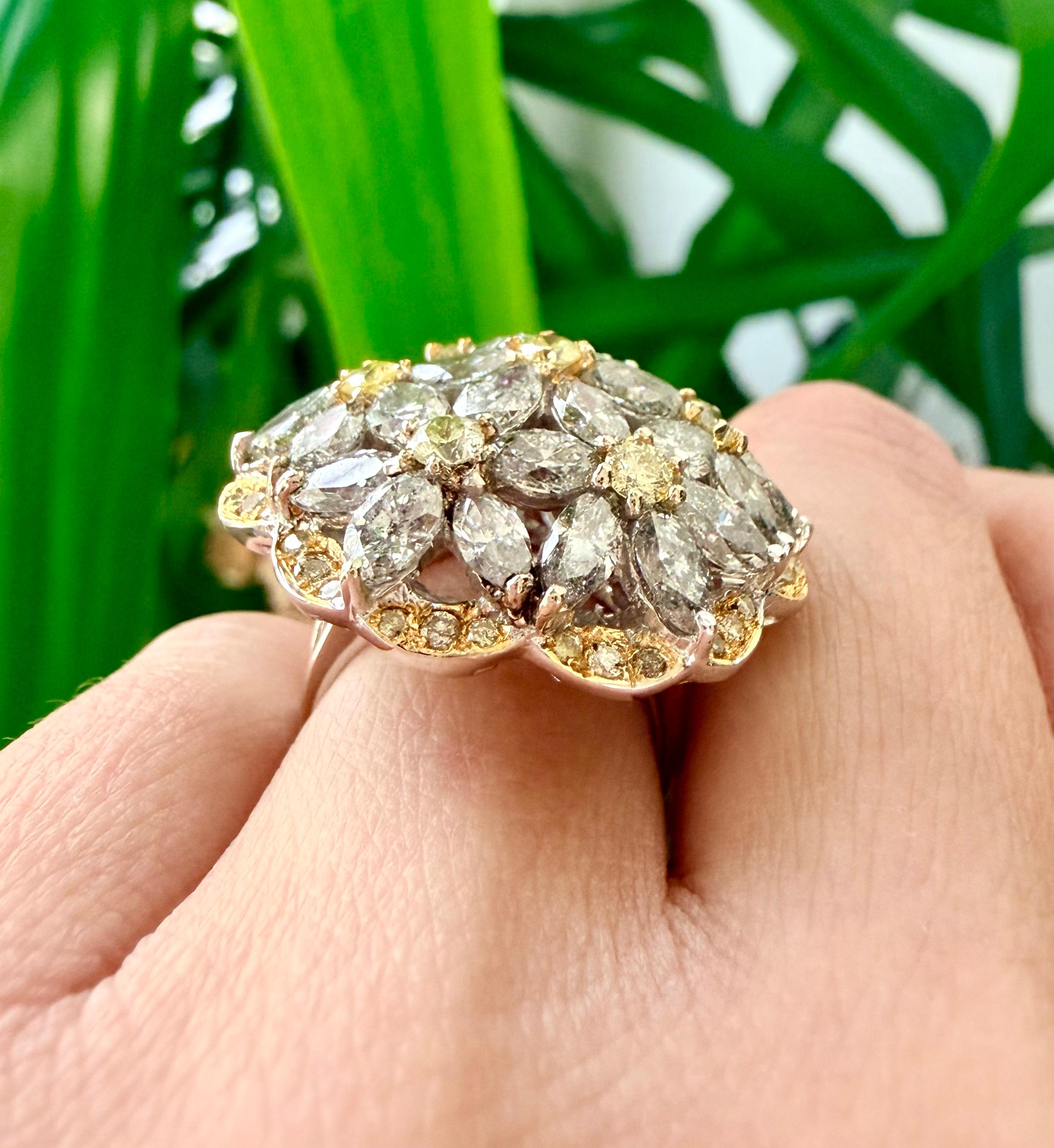 Donna Anello con diamanti a forma di fiore, marquise e brillante rotondo da 10,04 CTW in oro giallo 18k in vendita