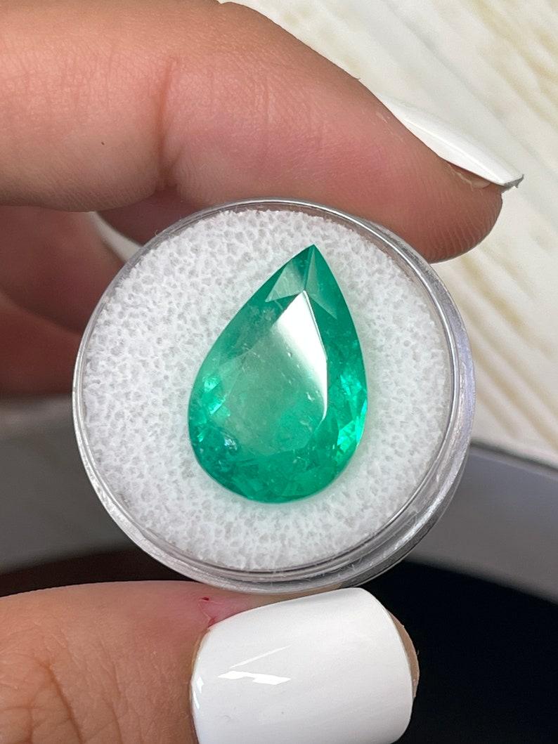 Donna Smeraldo colombiano verde grande da 10,05 carati 20x13 - Gemma di maggio con taglio a pera in vendita
