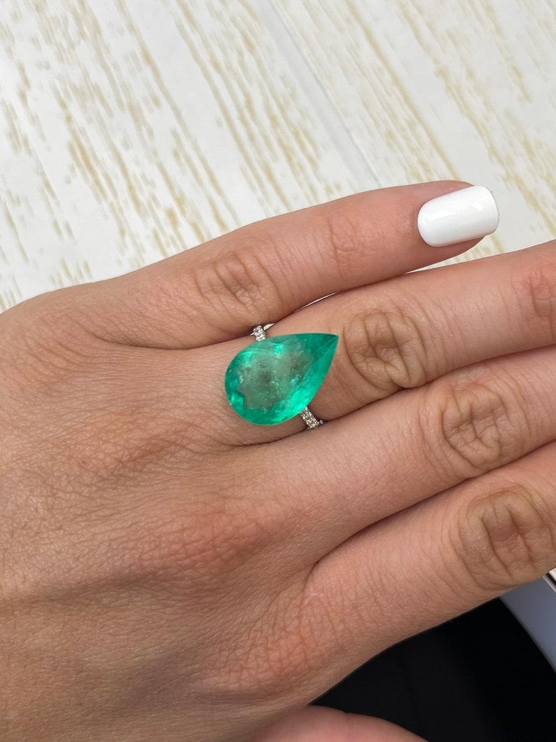 Smeraldo colombiano verde grande da 10,05 carati 20x13 - Gemma di maggio con taglio a pera in vendita 2