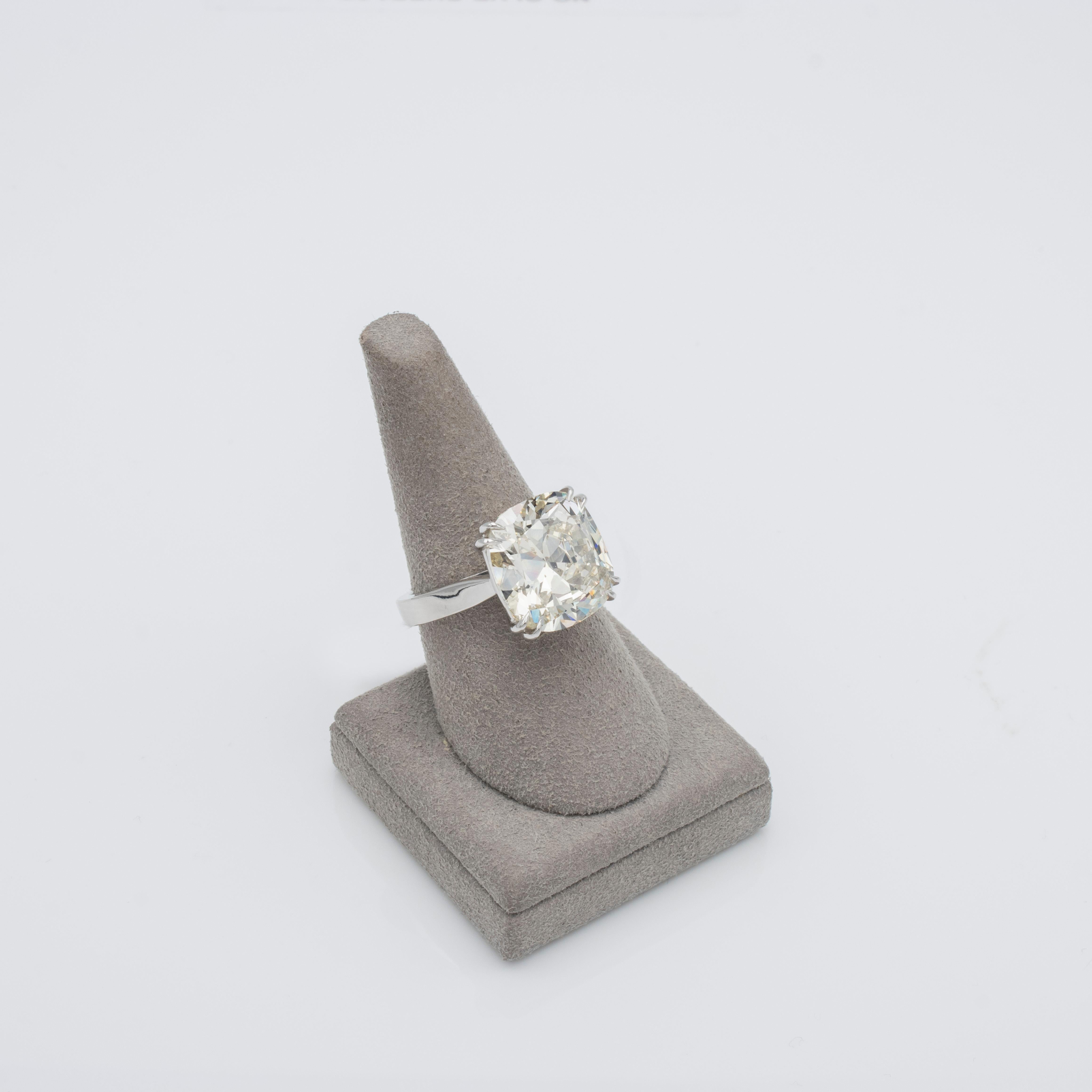 Roman Malakov, bague de fiançailles solitaire avec diamant taille coussin de 10,05 carats au total en vente 3
