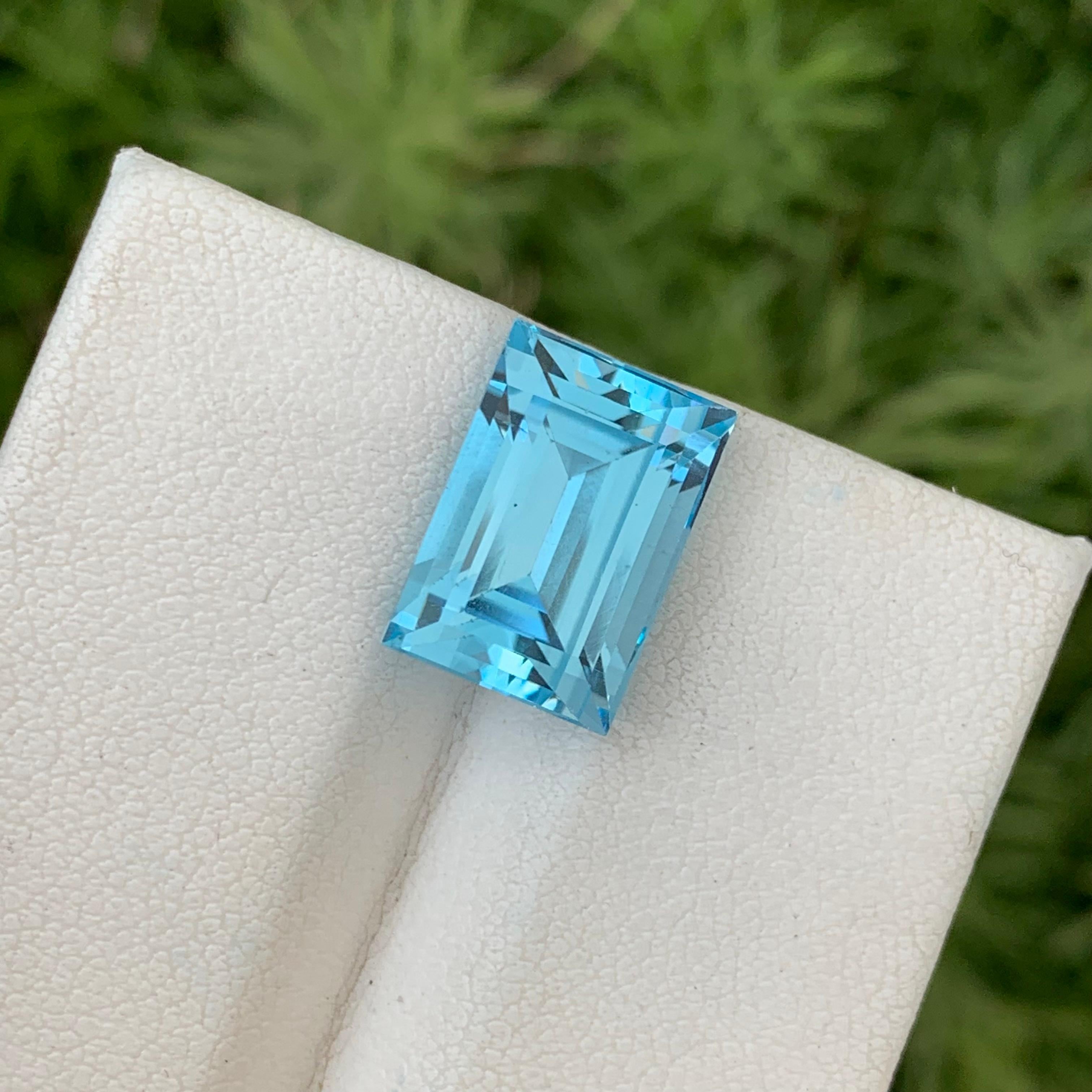 10.05 Carat Gorgeous Swiss Blue Topaz Baguette Shape Gem For Necklace  For Sale 4