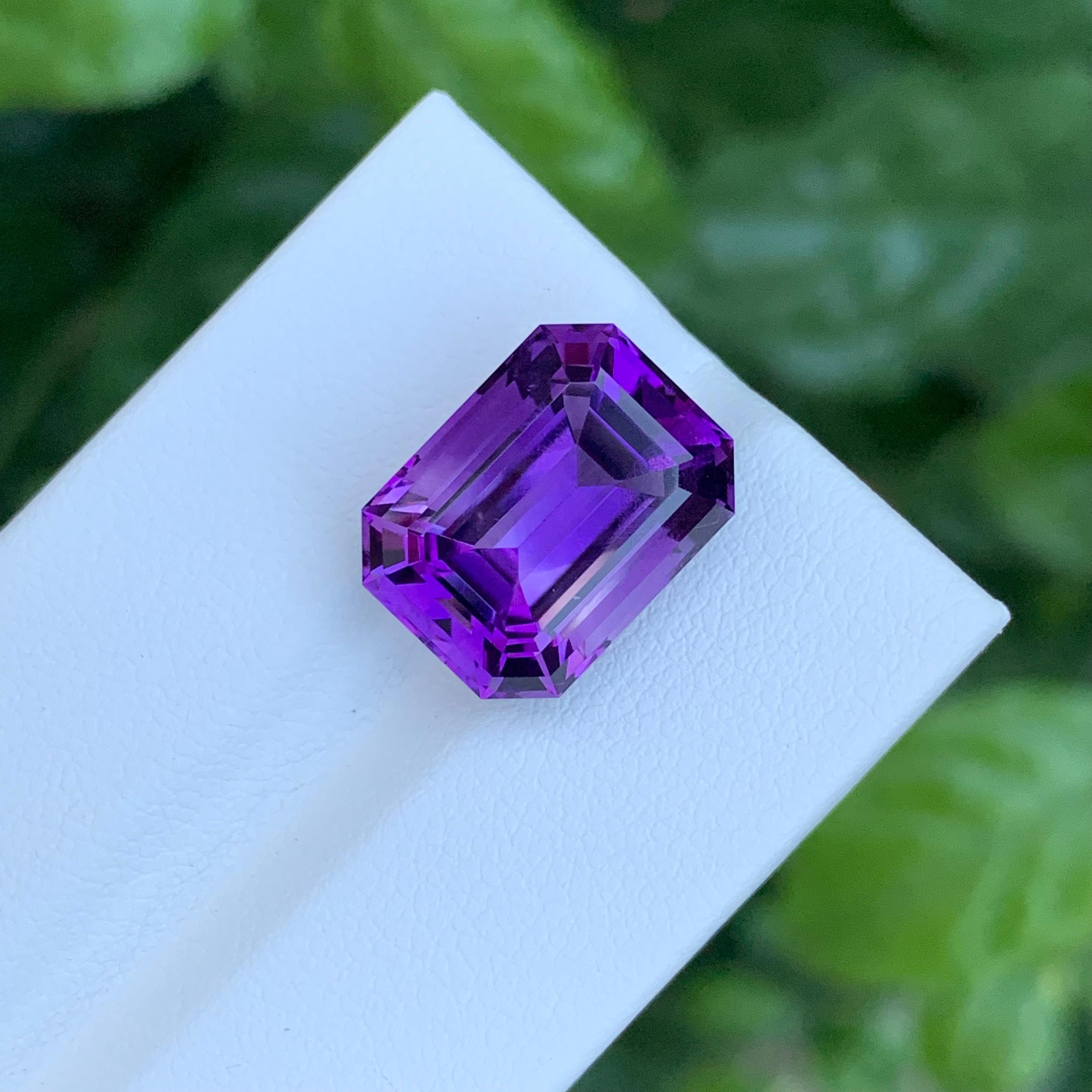 10.05 Karat natürlicher loser tief lila Amethyst Smaragd Form Edelstein im Zustand „Neu“ im Angebot in Peshawar, PK