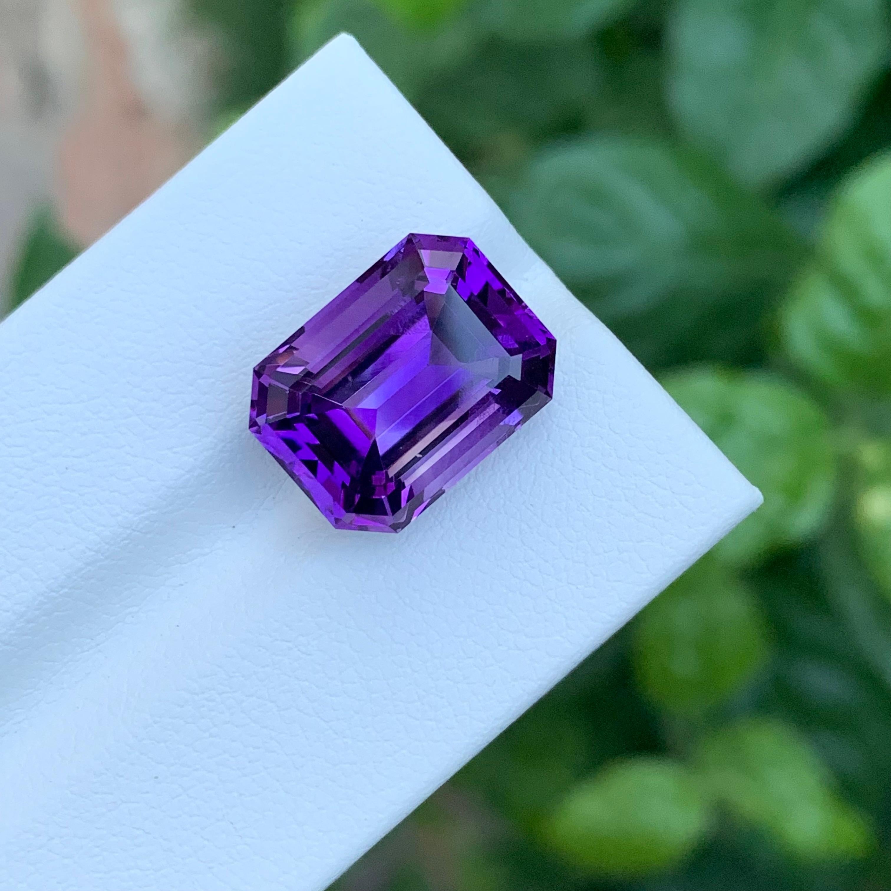 10.05 Karat natürlicher loser tief lila Amethyst Smaragd Form Edelstein im Angebot 1