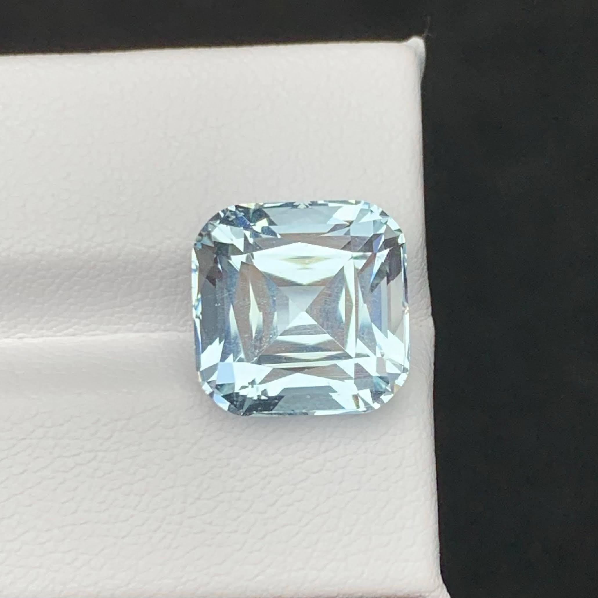 Poids 10,05 carats 
Dimensions 12,5x14,4x9,8mm
Traitement Aucun 
Origine : Pakistan 
Clarté VVS 
Forme Coupe Coussin 




Cette aigue-marine naturelle bleu clair en vrac de 10,05 carats en provenance du Pakistan est une pierre précieuse à couper le