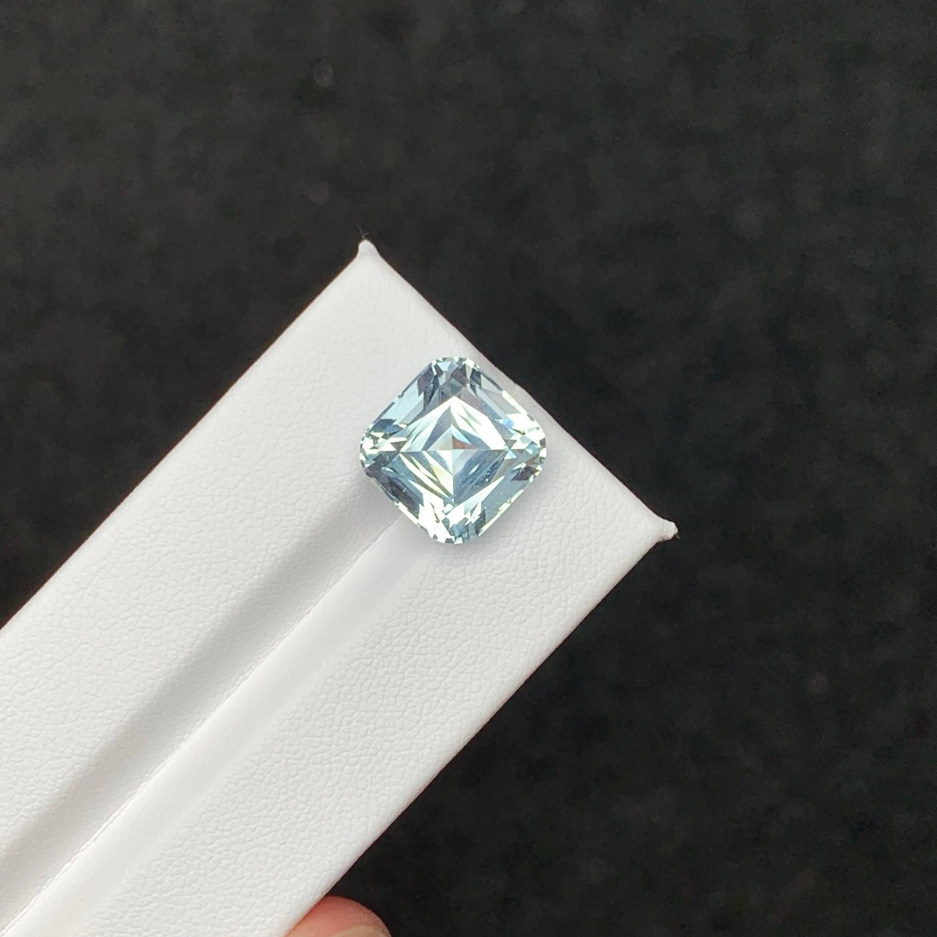 Moderne 10.05 Carat Natural Loose Light Blue Aquamarine Cushion Cut Pakistani Gemstone (Aigue-marine bleu clair taillée en coussin) en vente