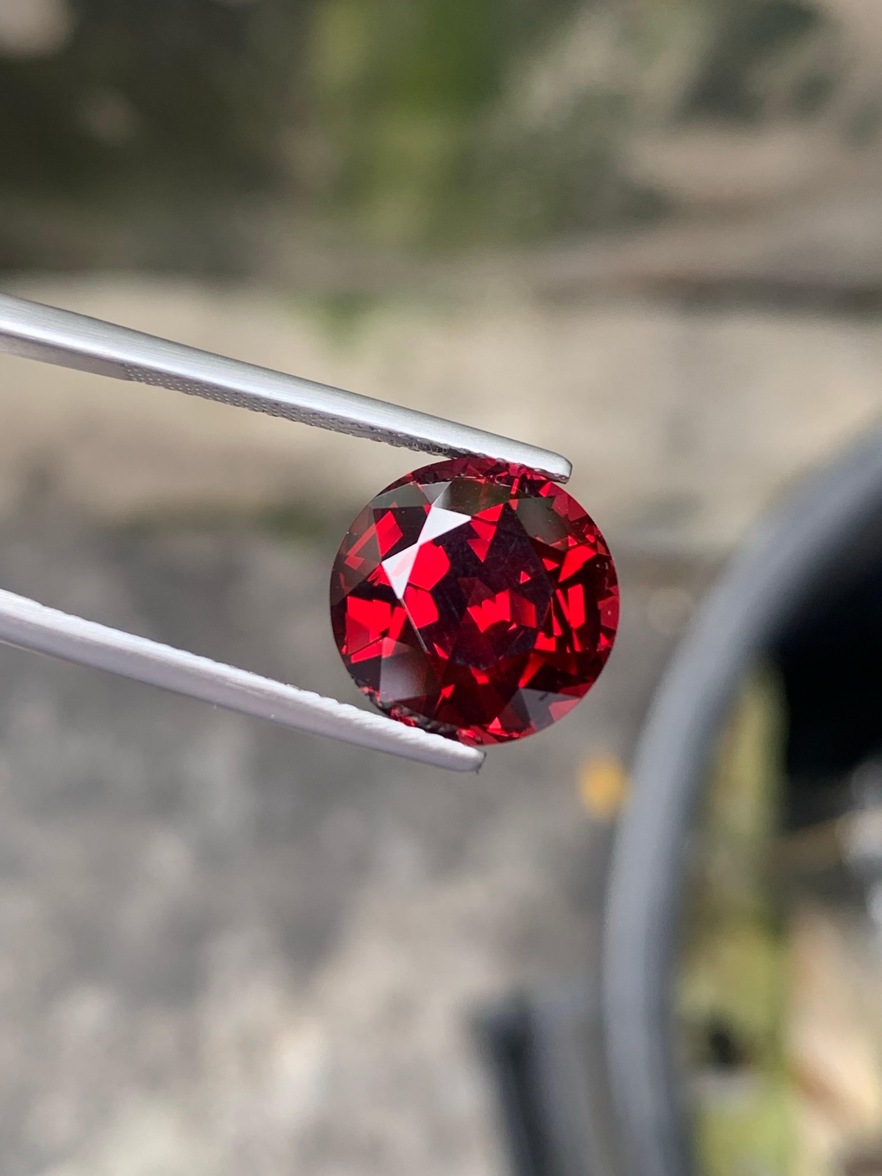 Grenat rhodolite en vrac

Poids : 10,05 carats
Dimension : 12,4 x 12,4 x 8,8 mm
Couleur : Rouge
Origine : Tanzanie
Traitement : Non
Forme : ronde
Certificat : Sur demande du client

Le grenat rhodolite, une pierre précieuse célèbre pour ses teintes