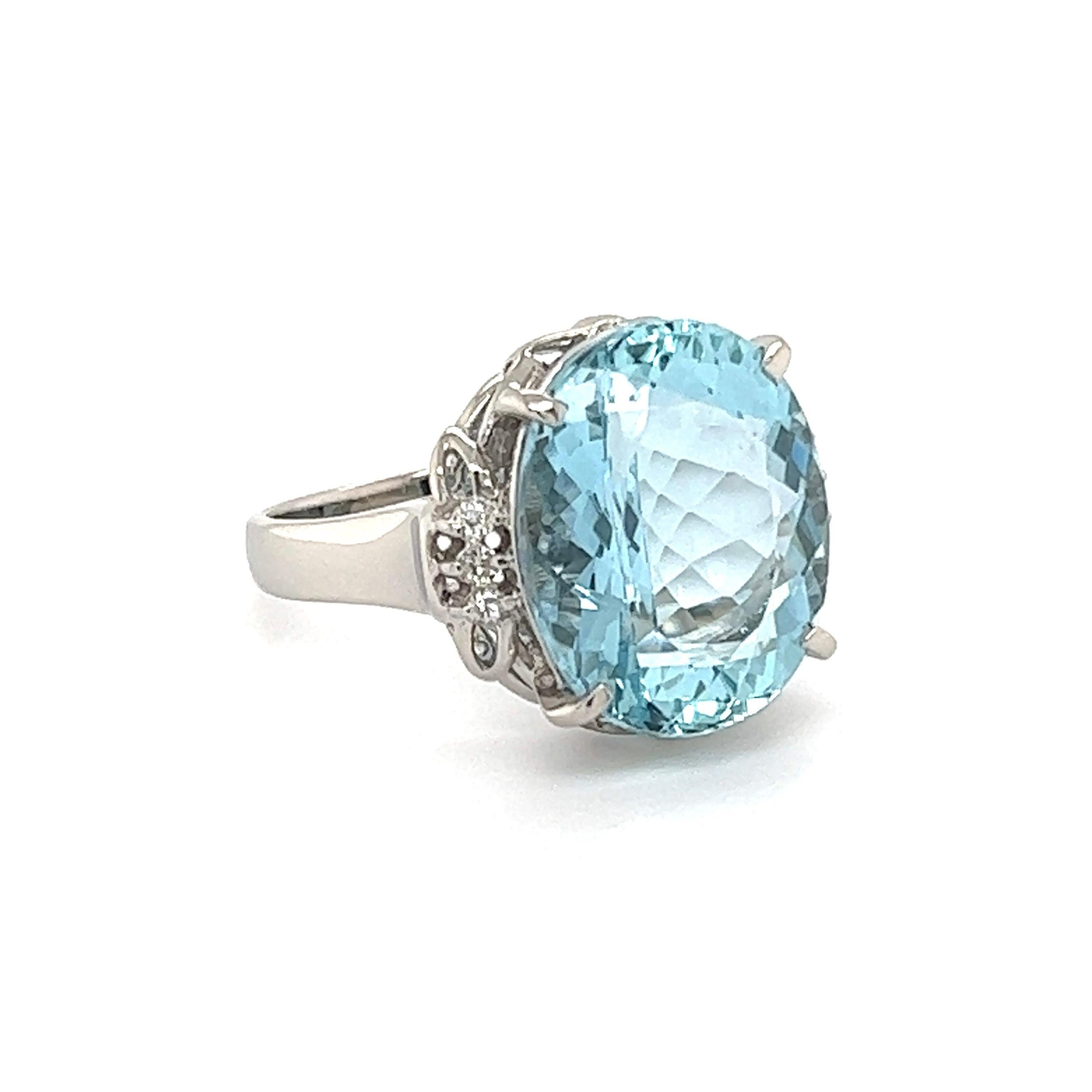 Oval Cut 10.05 Carat Oval Aquamarine and Diamond Platinum Ring Estate Fine Jewelry For Sale