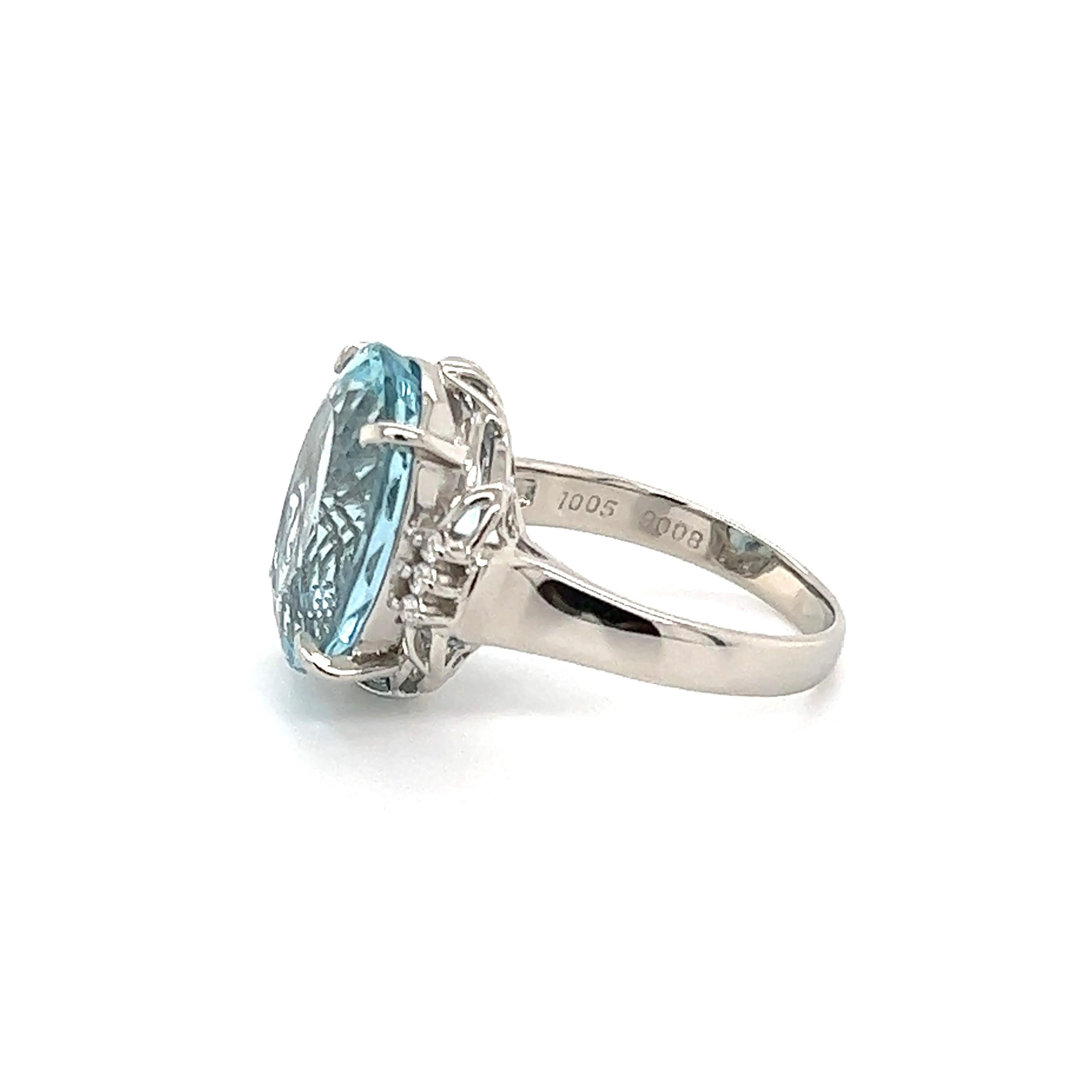 10.05 Carat Oval Aquamarine and Diamond Platinum Ring Estate Fine Jewelry For Sale 1