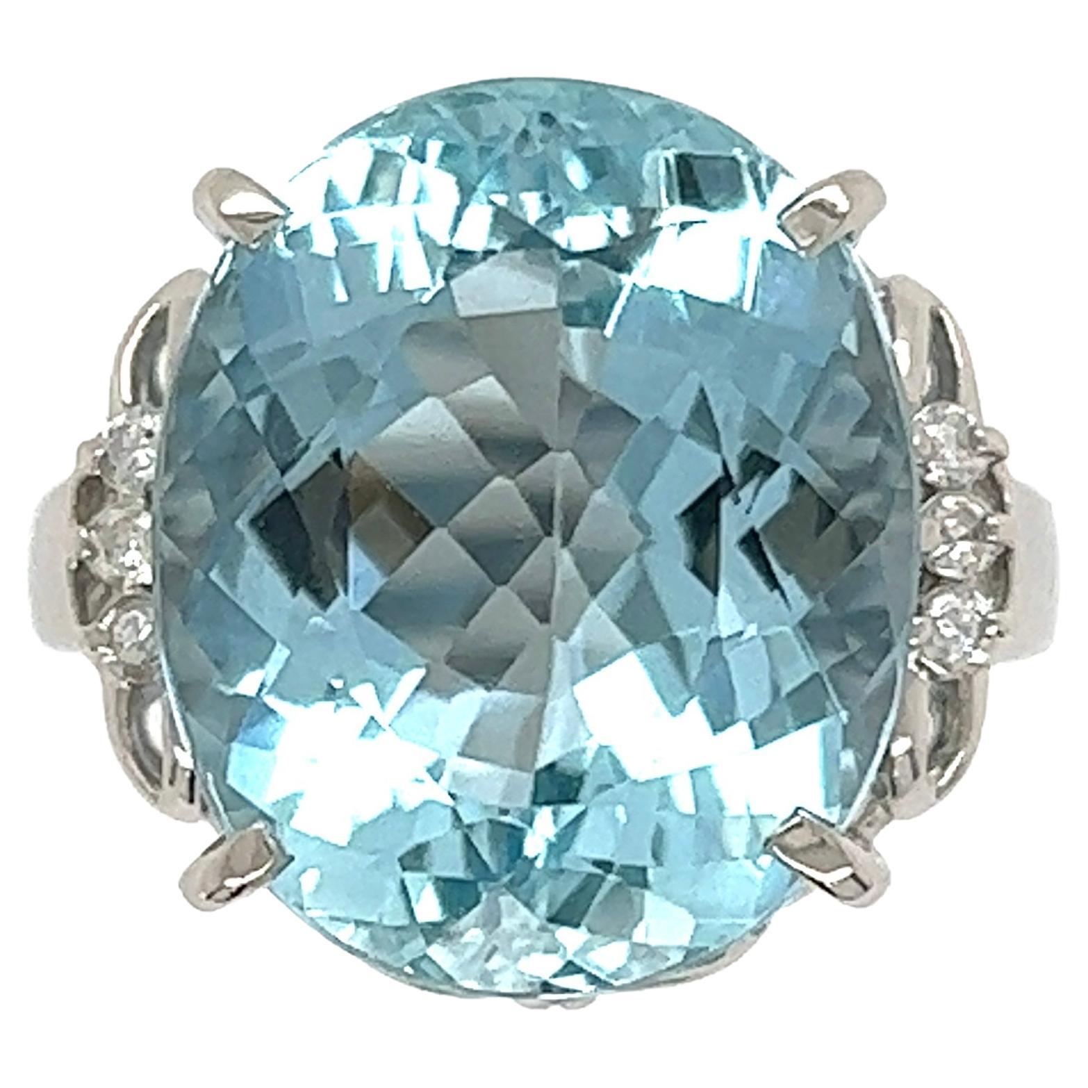 10.05 Carat Oval Aquamarine and Diamond Platinum Ring Estate Fine Jewelry For Sale
