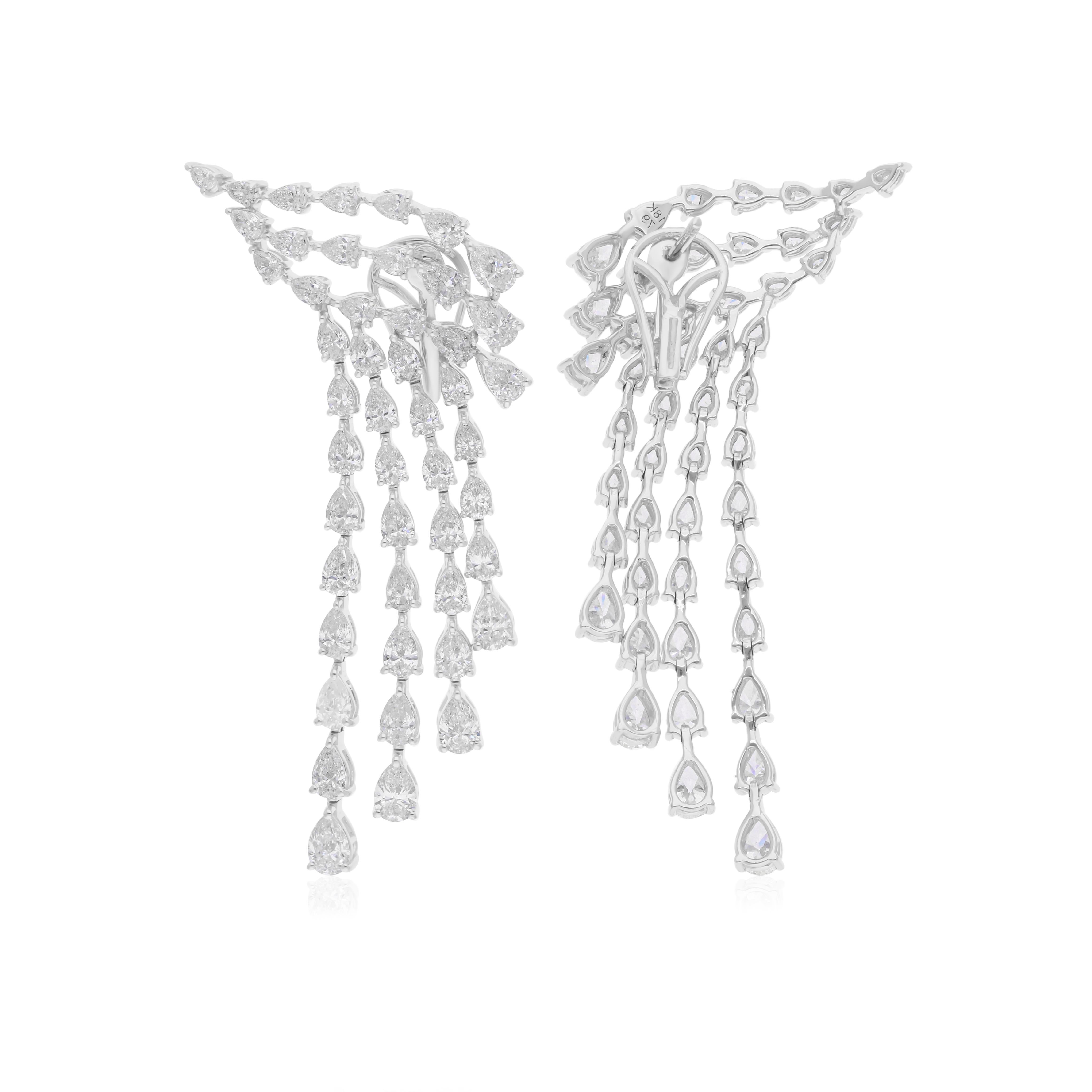Realizzati in oro a 18 carati, questi squisiti orecchini sono impreziositi da 10,05 carati di diamanti scintillanti.

Segui la vetrina di Spectrum Jewels per vedere le ultime collezioni e i pezzi esclusivi. Spectrum Jewels è orgoglioso di essere