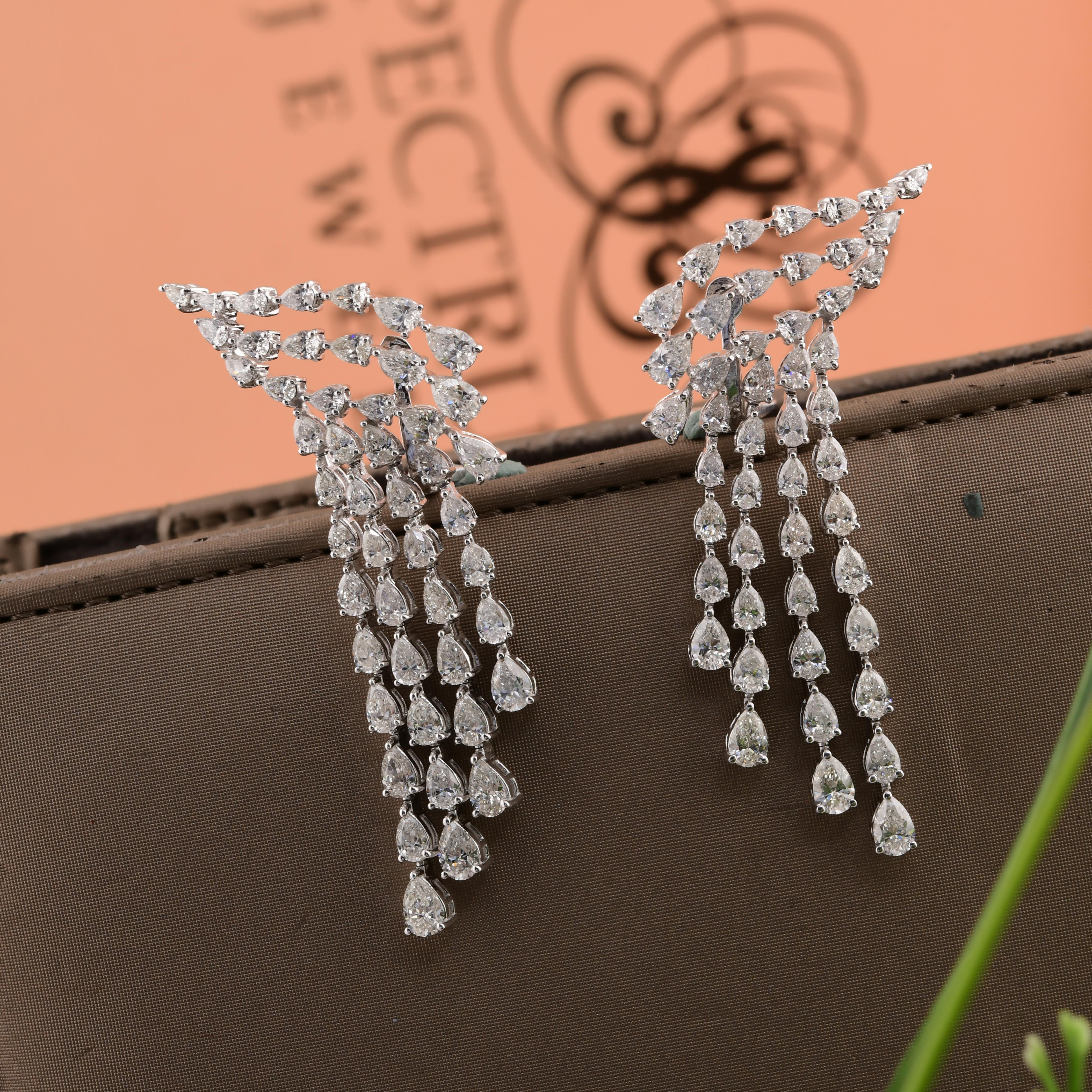 Moderno 10.05 Carat SI Clarity HI Color Pear Diamond Chandelier Earrings 18k White Gold in vendita