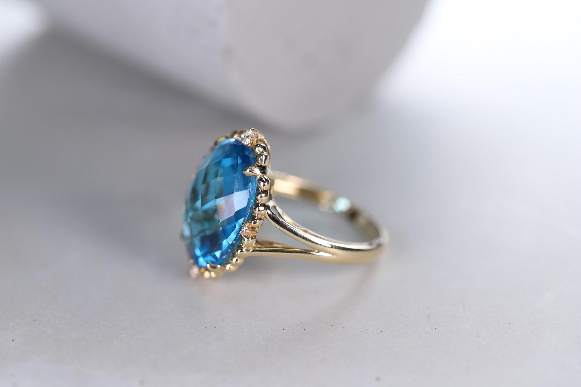 Art Deco 10.05 Carat Swiss Blue Topaz and 0.03 Carat Diamond 14 Karat Yellow Gold Ring