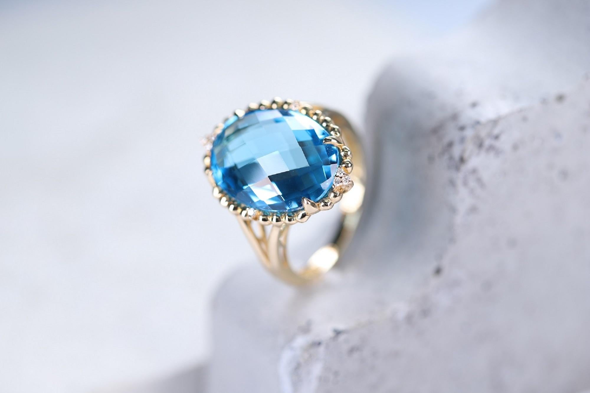 10.05 Carat Swiss Blue Topaz and 0.03 Carat Diamond 14 Karat Yellow Gold Ring In New Condition For Sale In New York, NY