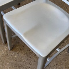 Chaises bleu marine d'aluminium 1006 d'Emeco