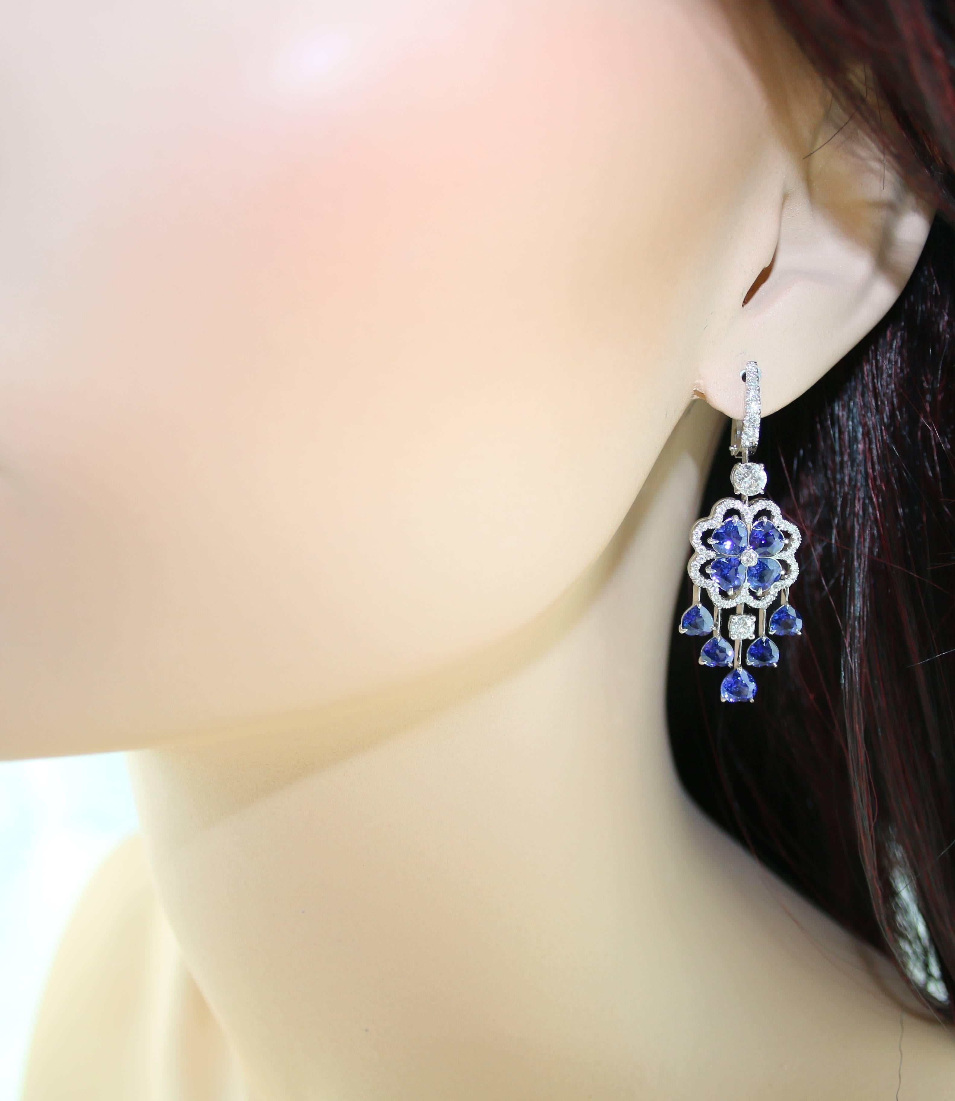 Contemporary 10.06 Carat Blue Sapphire and Diamond Gold Chandelier Earrings For Sale