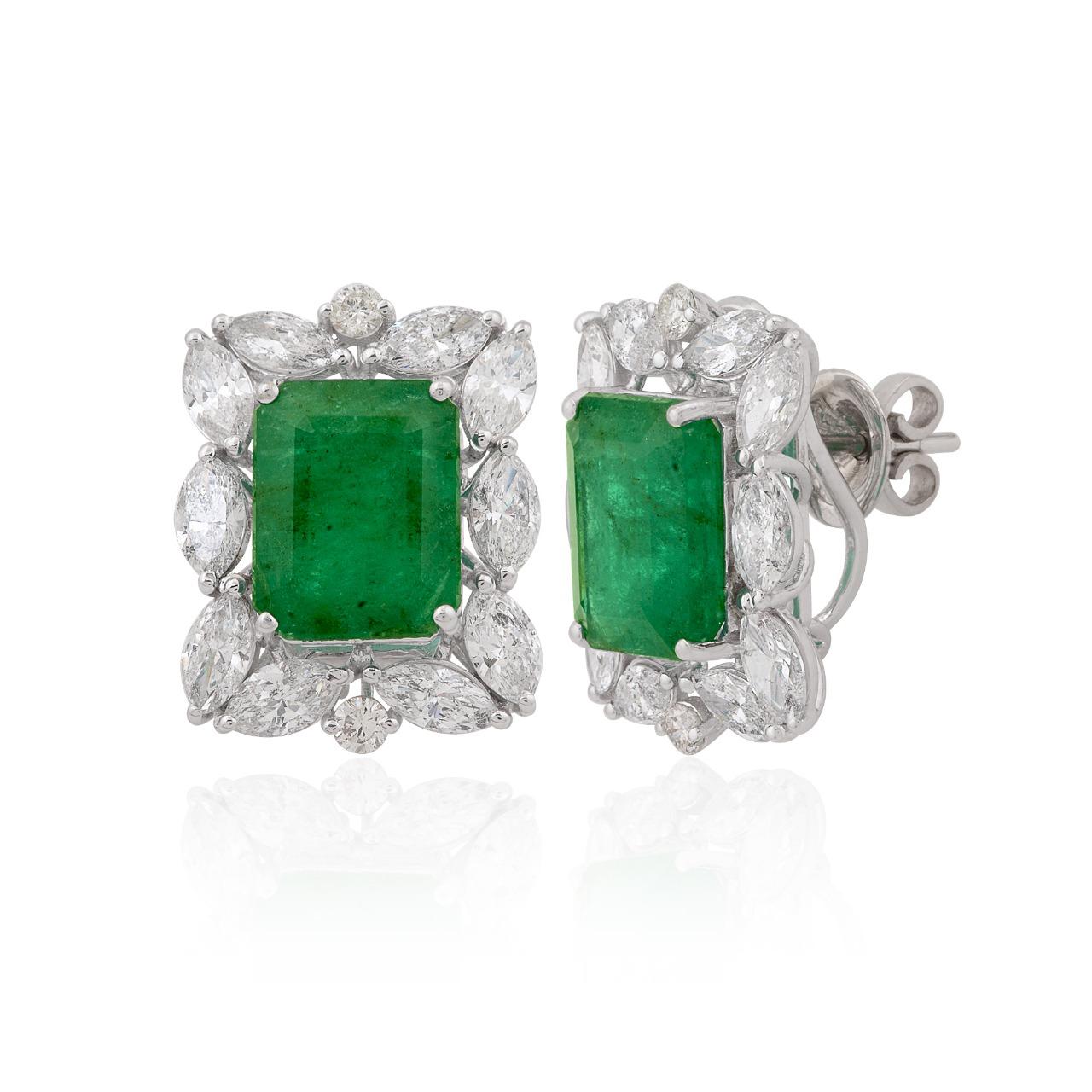 Mixed Cut 10.06 Carat Emerald 3.85 Carat Diamond 14 Karat Gold Stud Earrings For Sale