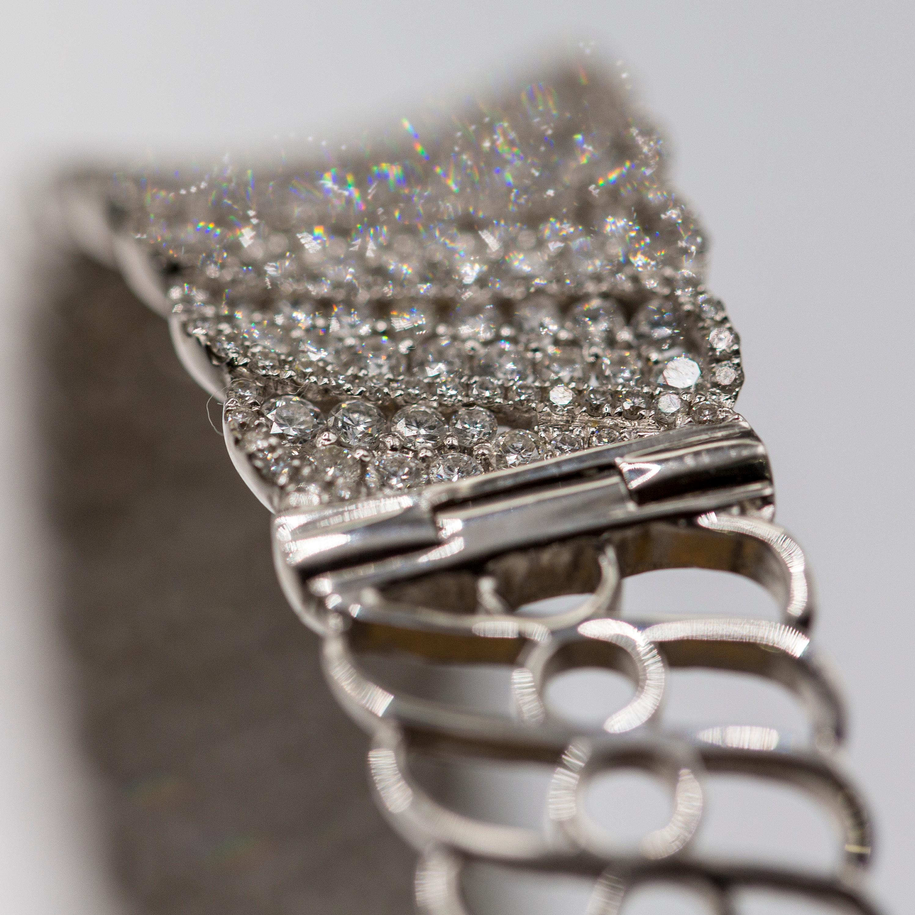 Bracelet jonc en diamants fins de 10,06 carats/684 diamants F VS1  serti pave 18k Neuf - En vente à Birmingham, MI