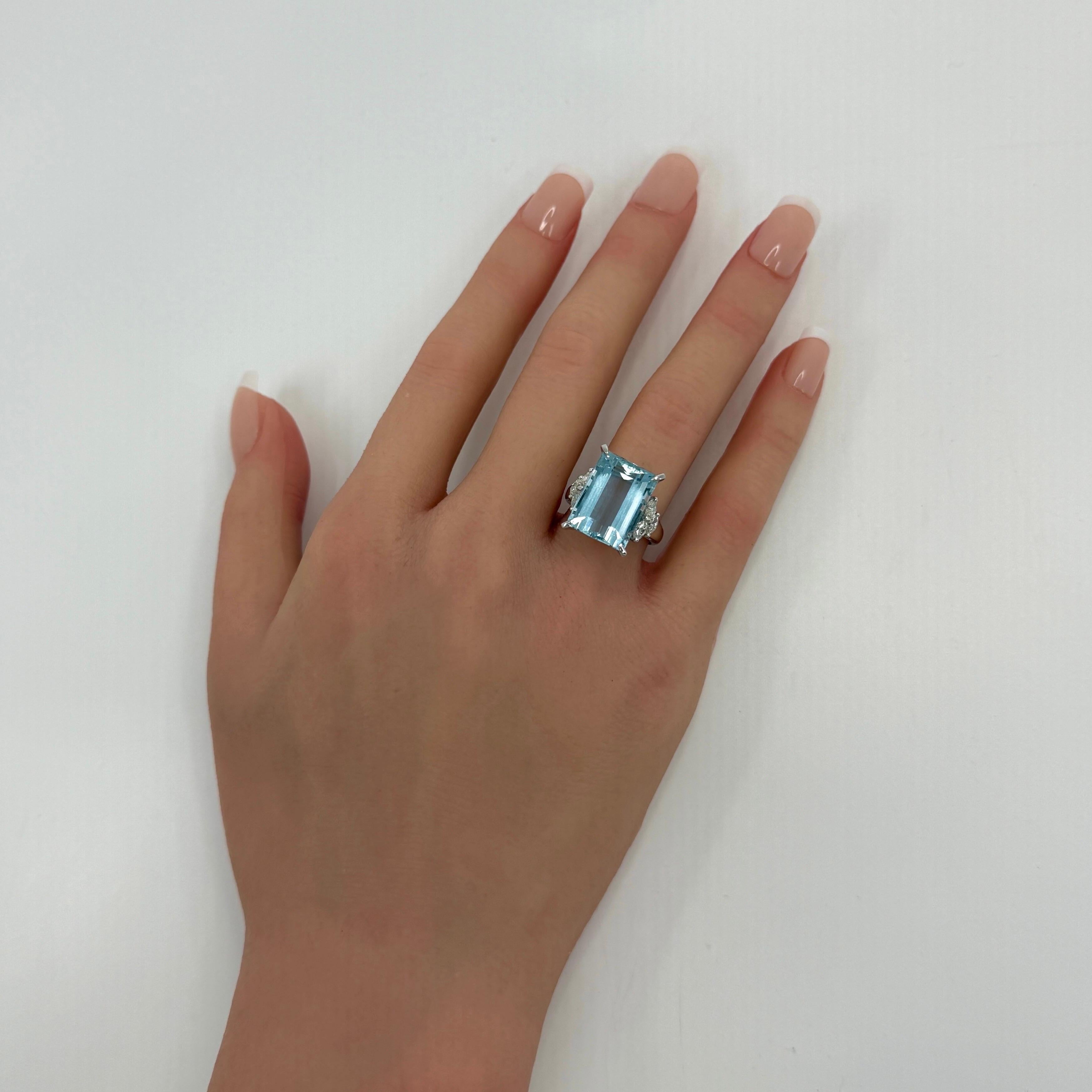 Anillo de cóctel de platino con aguamarina y diamantes talla esmeralda azul intenso de 10,06 ct 3