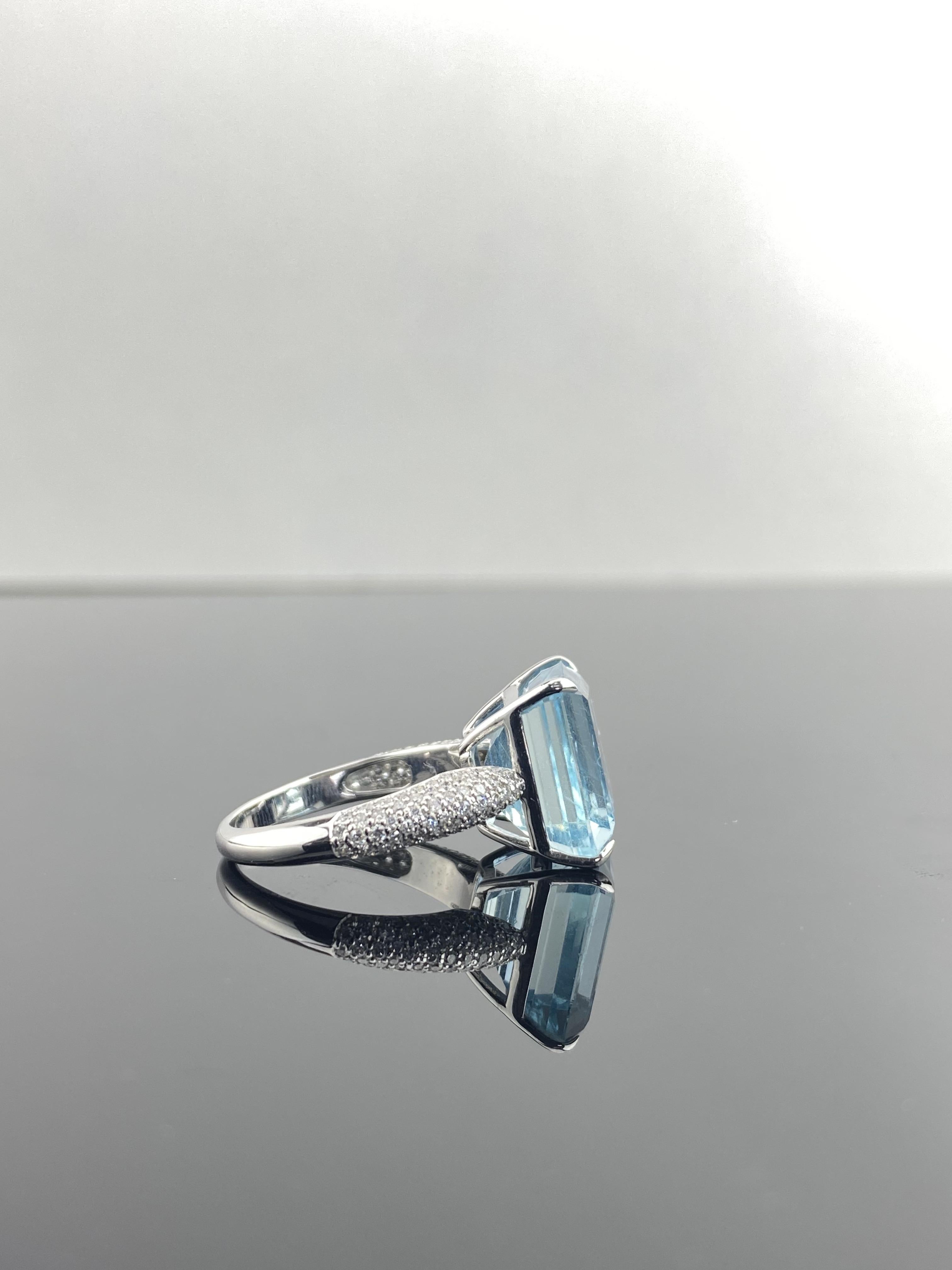 Anillo de Cóctel Solitario de Aguamarina y Diamante de 10,07 Quilates Corte esmeralda en venta