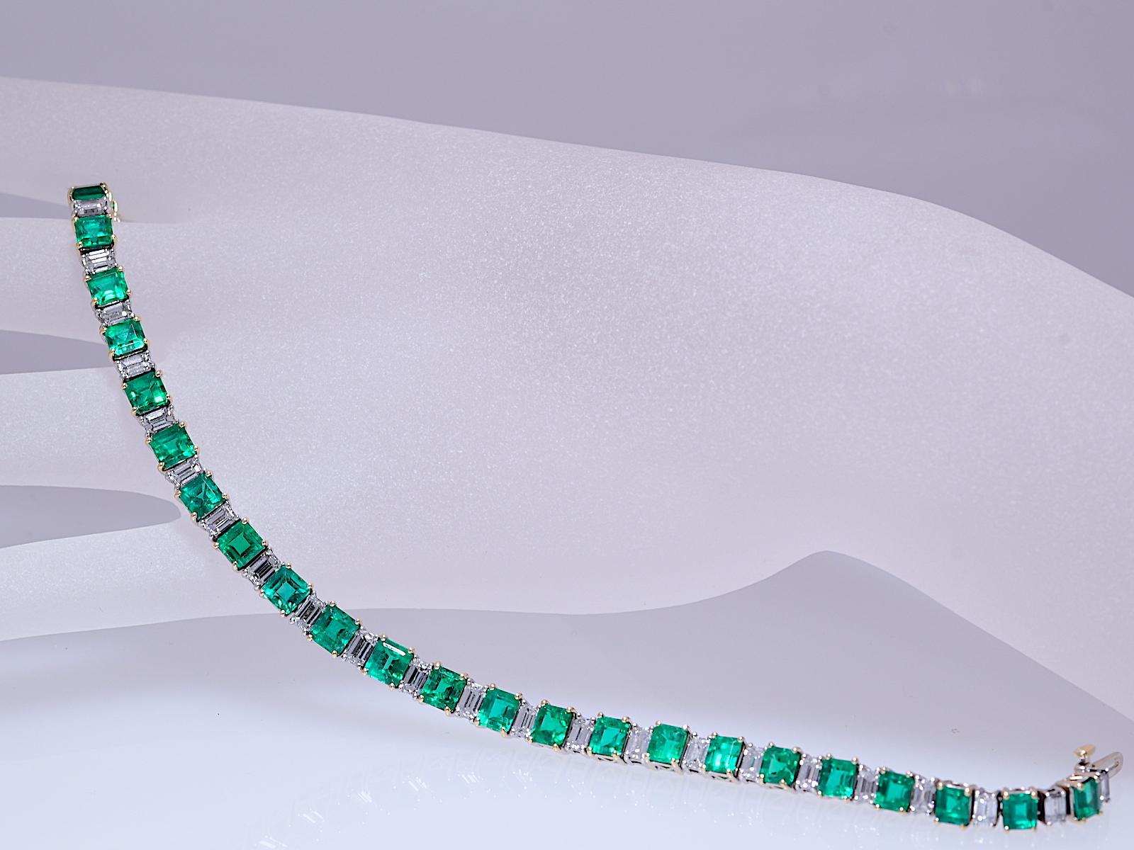 10.07 Carat Emerald & 4.47 Carat Diamond Platinum 18 Karat Yellow Gold Bracelet For Sale 4