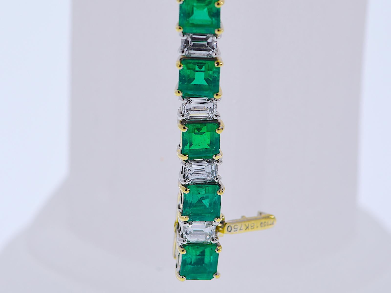 Modern 10.07 Carat Emerald & 4.47 Carat Diamond Platinum 18 Karat Yellow Gold Bracelet For Sale