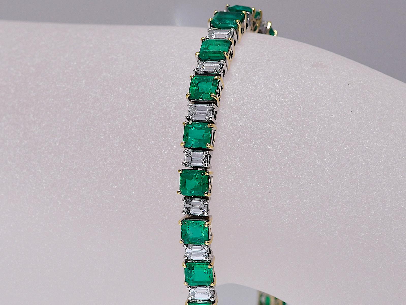 Emerald Cut 10.07 Carat Emerald & 4.47 Carat Diamond Platinum 18 Karat Yellow Gold Bracelet For Sale