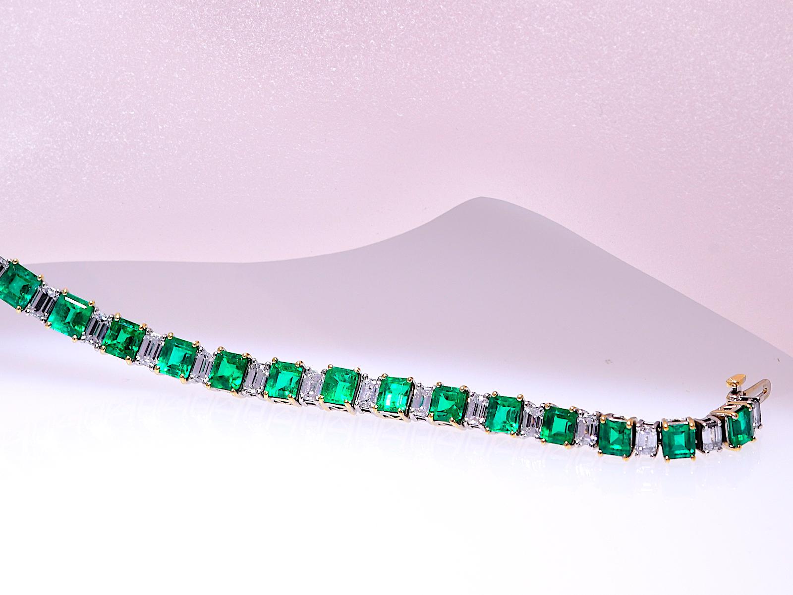 Women's 10.07 Carat Emerald & 4.47 Carat Diamond Platinum 18 Karat Yellow Gold Bracelet For Sale