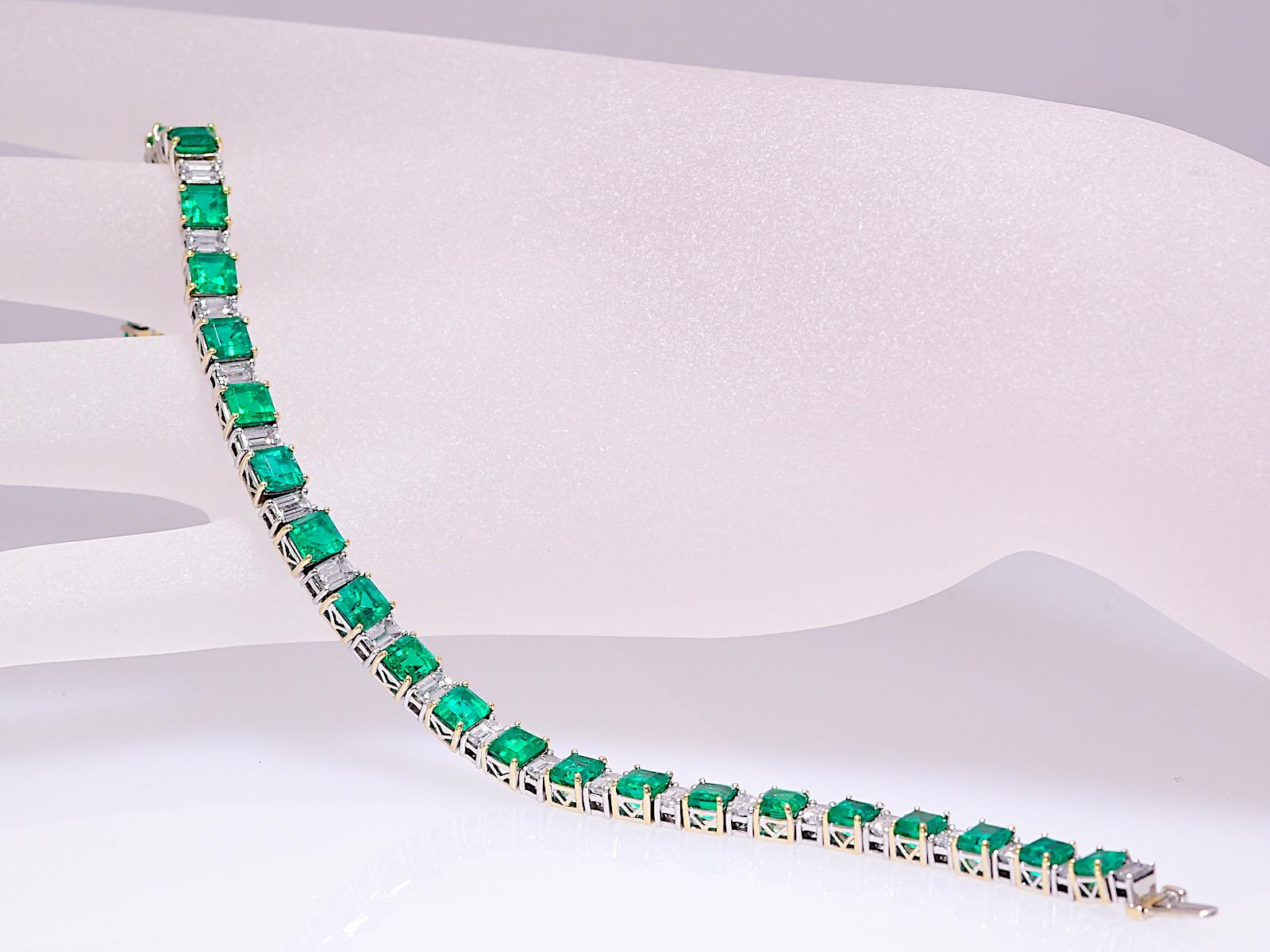 10.07 Carat Emerald & 4.47 Carat Diamond Platinum 18 Karat Yellow Gold Bracelet For Sale 3