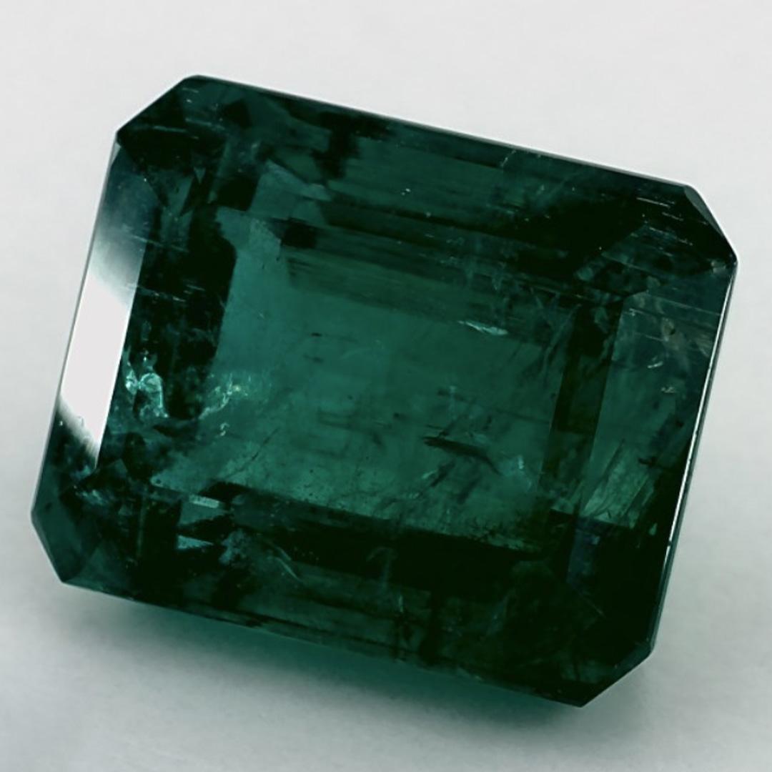 Con un vibrante tono verde, la piedra de nacimiento de mayo es un símbolo del renovado crecimiento primaveral. 

Explora la vibrante colección de esmeraldas, rubíes y zafiros de nuestra tienda, disponibles como gemas sueltas y combinadas con nuestra