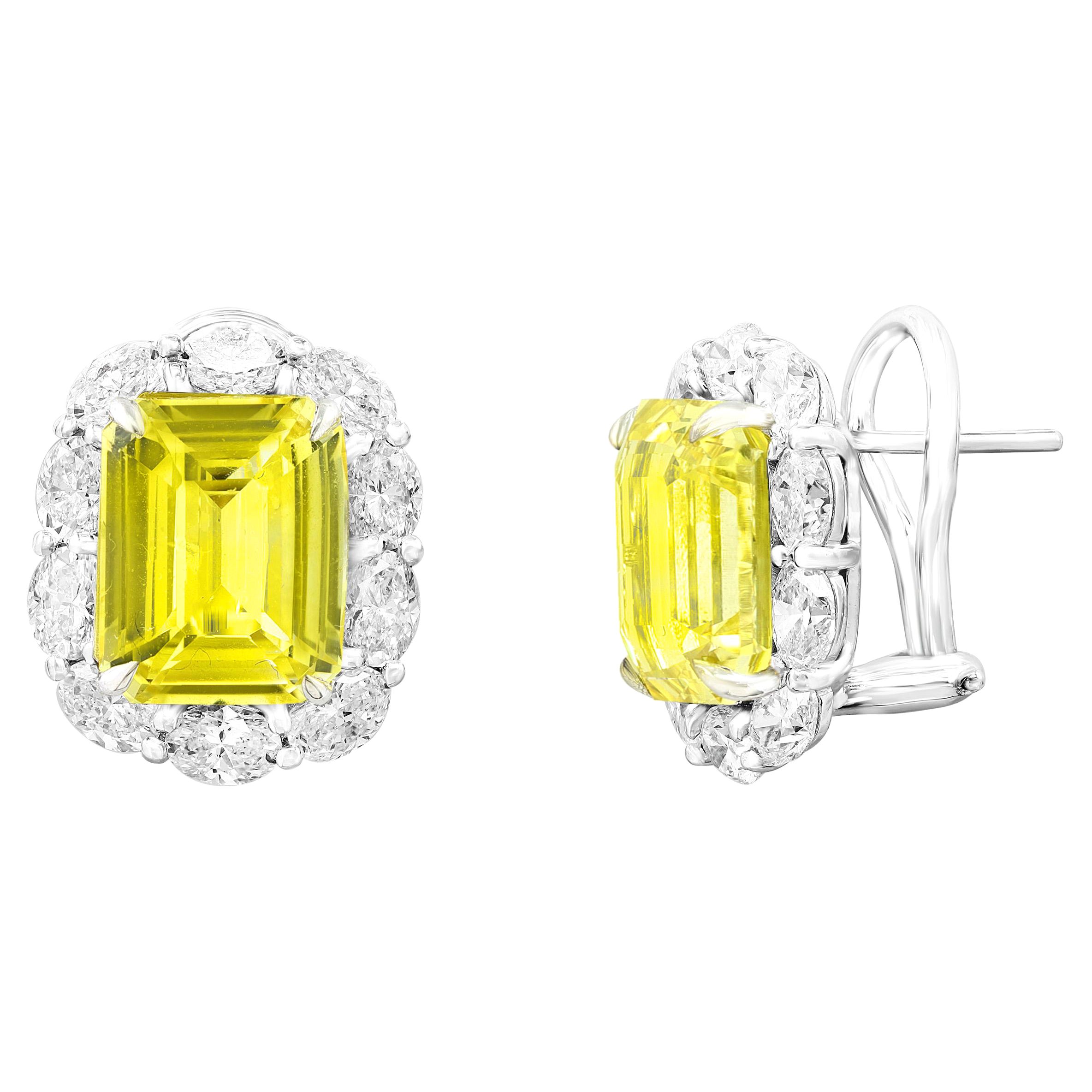 Boucles d'oreilles en or blanc 18 carats avec saphir jaune taille émeraude de 10,09 carats et halo de diamants