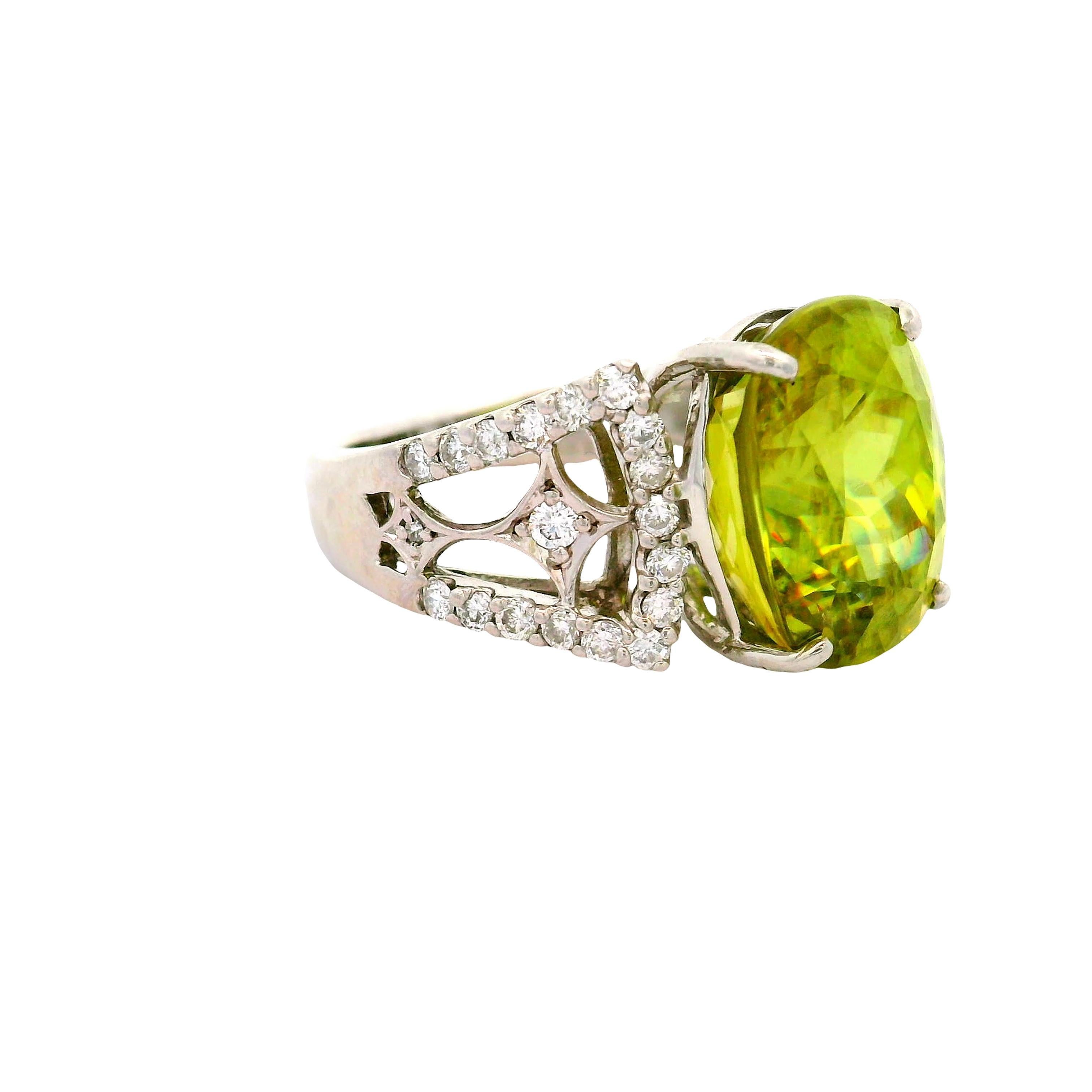 Anillo de Platino con Diamante Esfeno de 10,09 Quilates Corte cojín en venta
