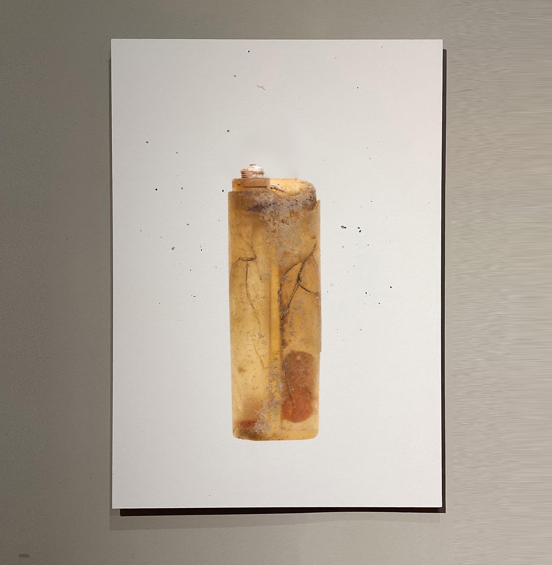 Found-object photograph: lighter recovered on the north coast of Menorca (Balearic Islands).

Original giclée printed on Hahnemühle FineArt Photo Rag 308 gsm — white, matte, acid-free, 100% cotton.

There are places that call to you—sites with a