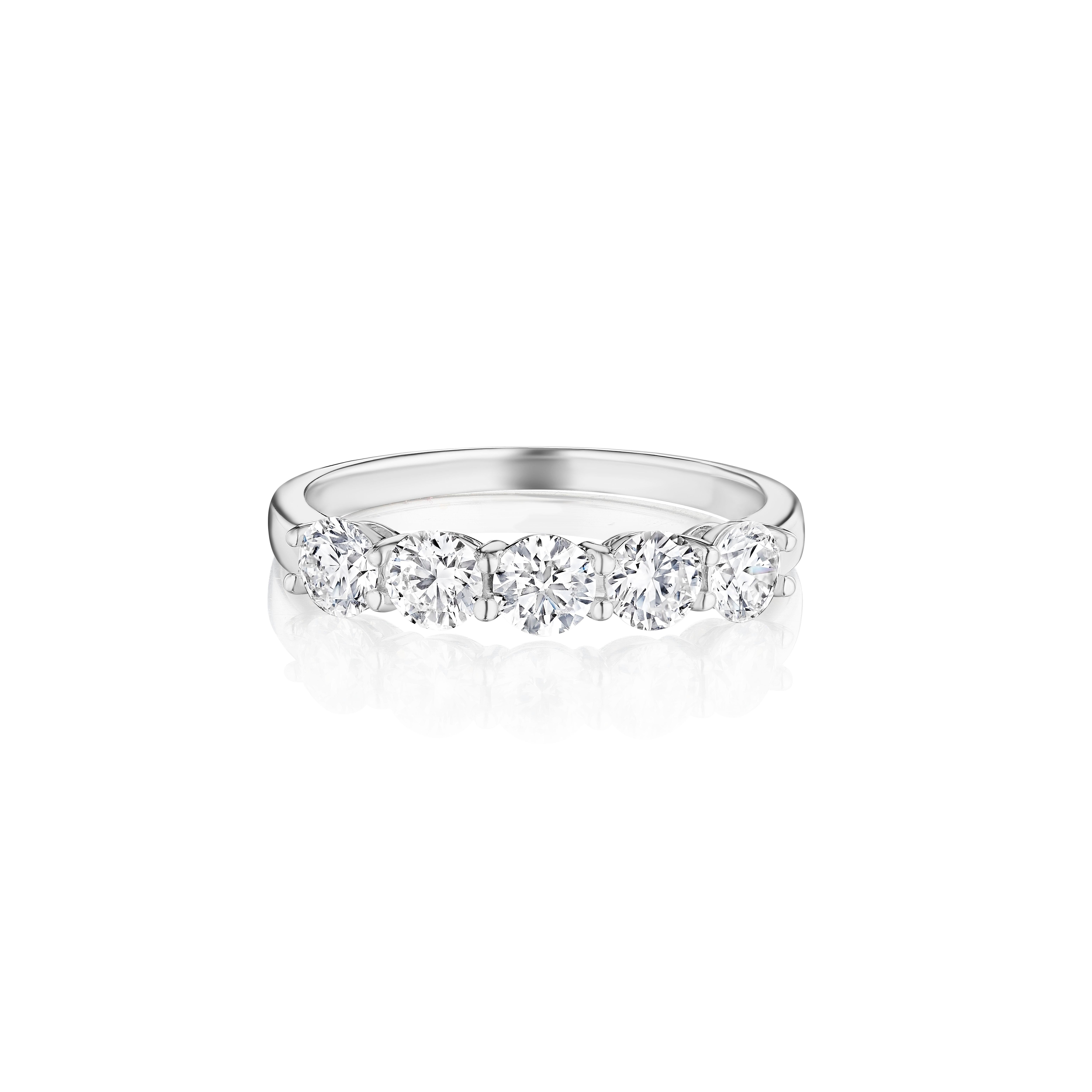 Round Cut 1.00ct 5 Stone Round Diamond Band in 18KT Gold For Sale