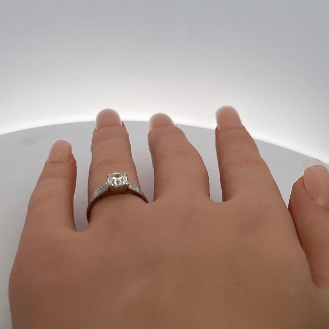 Anillo de compromiso de platino con diamantes talla Asscher de 1,00 ct con GIA (F VS2) en venta 4