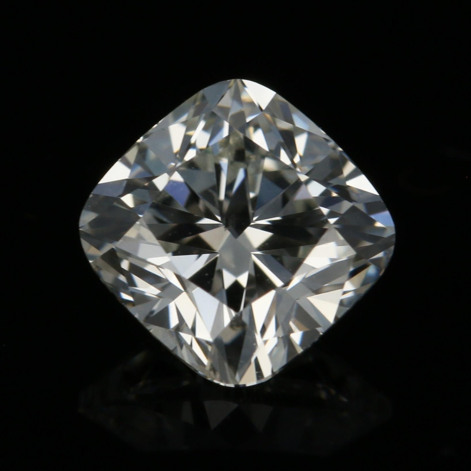 1.00 Carat Cushion Cut Diamond GIA Loose Solitaire In Excellent Condition In Greensboro, NC
