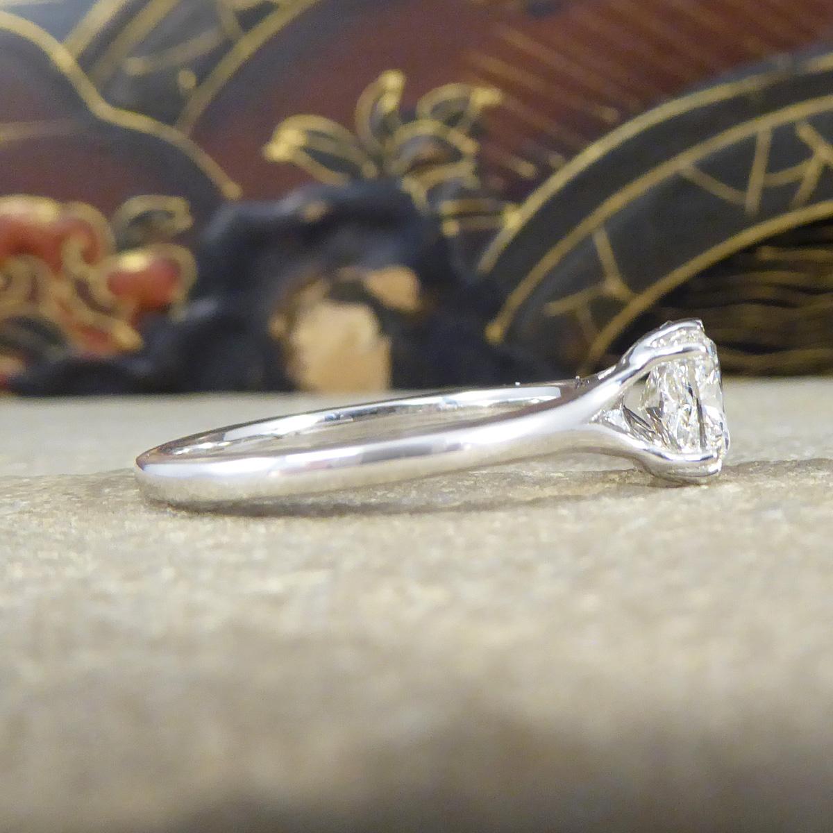 1,00ct Kissen modifiziert Brillantschliff Diamant Solitär Verlobungsring in 18ct (Moderne)