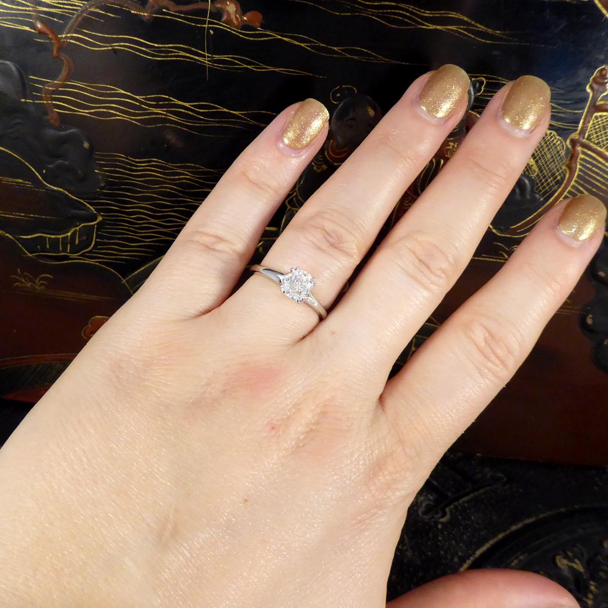 1,00ct Kissen modifiziert Brillantschliff Diamant Solitär Verlobungsring in 18ct Damen