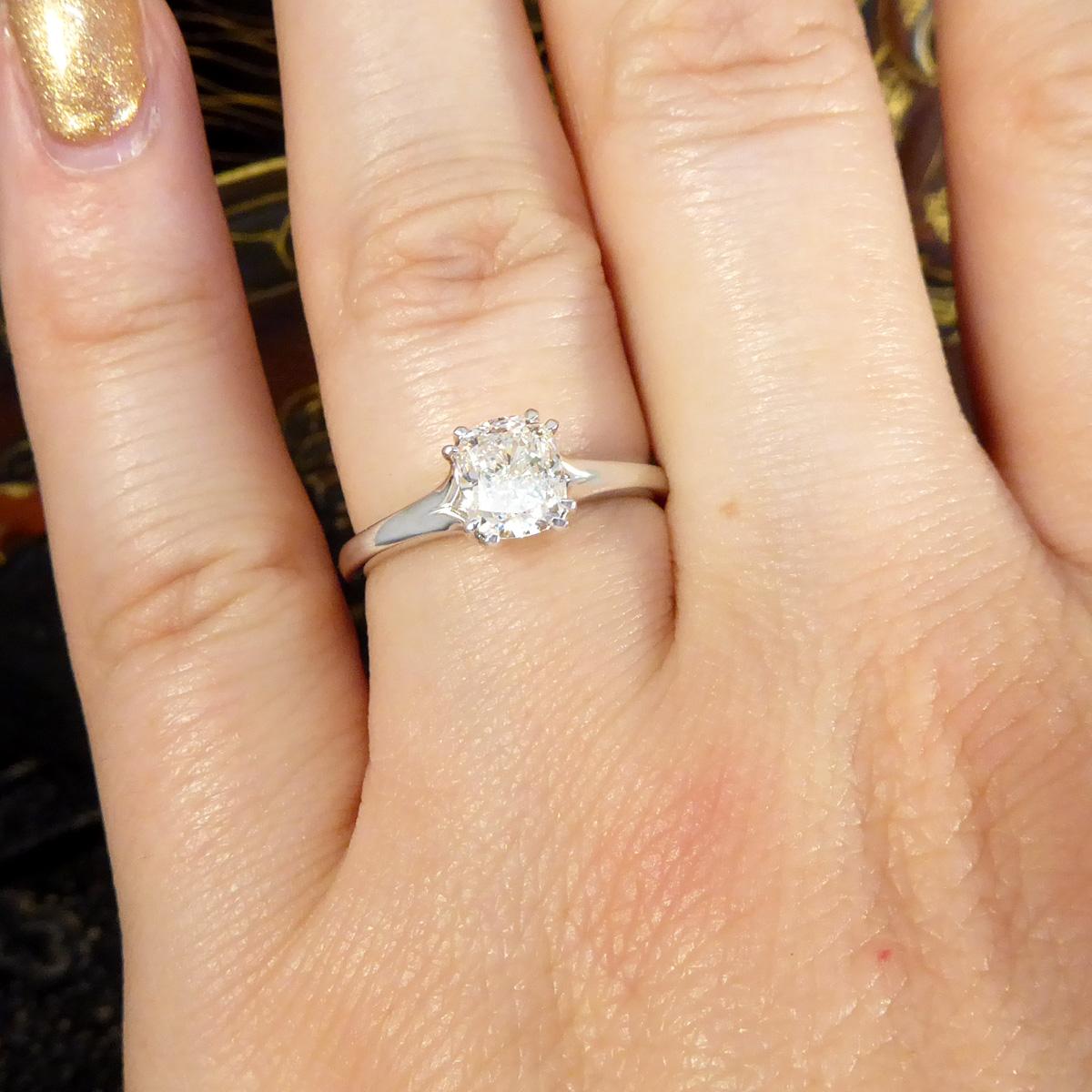 1,00ct Kissen modifiziert Brillantschliff Diamant Solitär Verlobungsring in 18ct 2