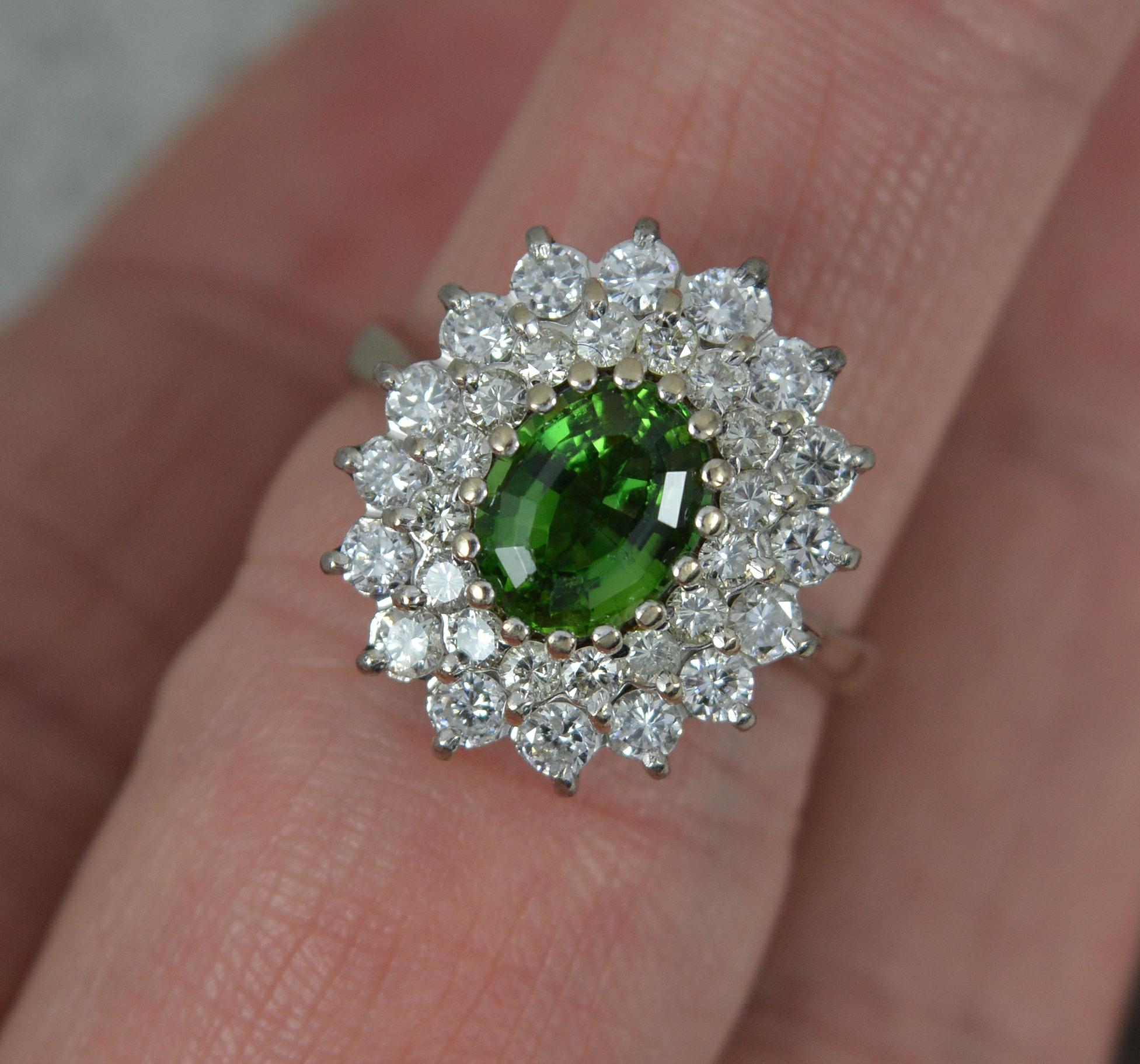 Bague grappe en or 18 carats avec diamants de 1,00 carat et tourmaline verte en vente 2