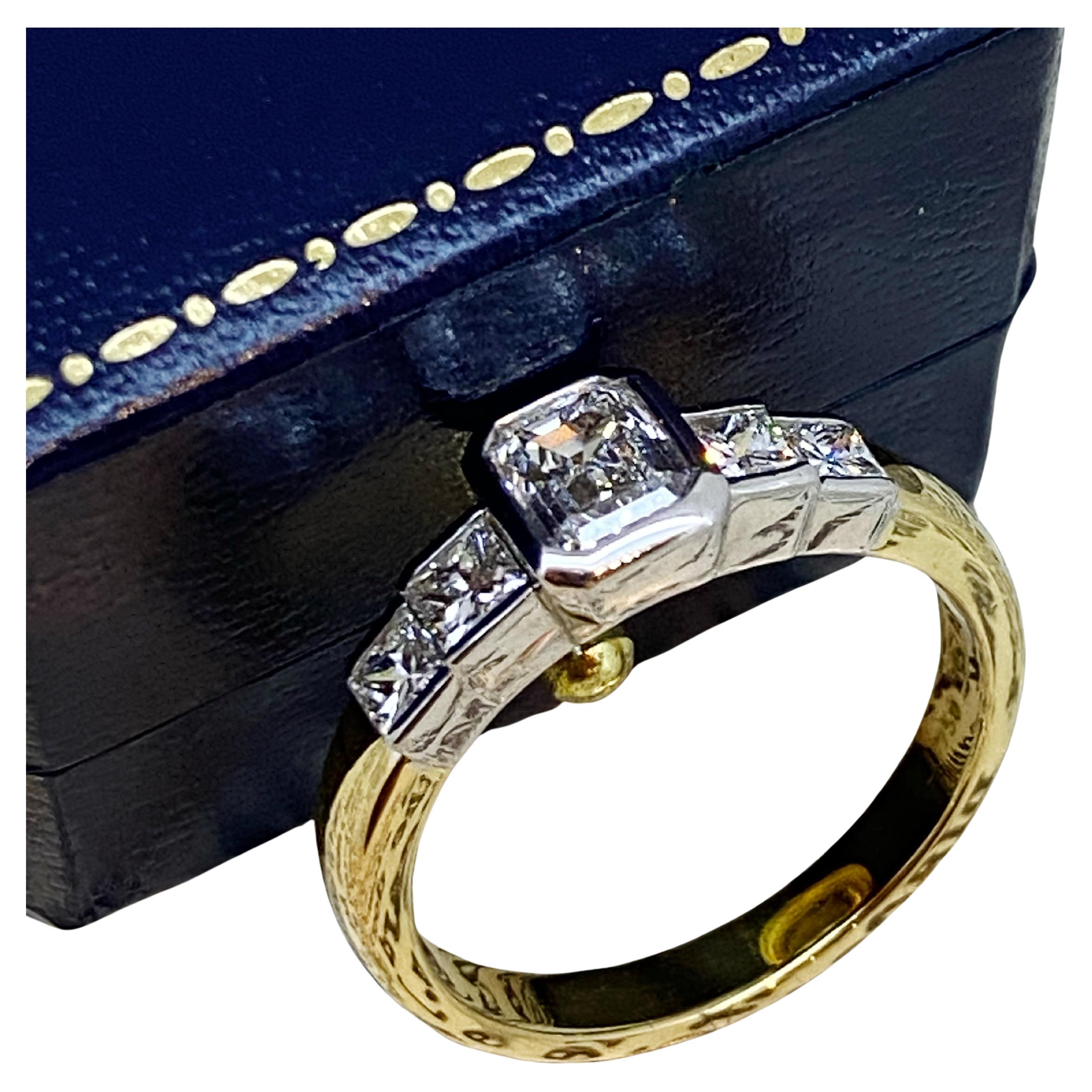 Ne cherchez pas plus loin, 
et cette magnifique bague de fiançailles faite à la main est parfaite, 
comprenant un solitaire intemporel avec accents design avec
des matériaux de première qualité, 
y compris les diamants naturels extraits de la