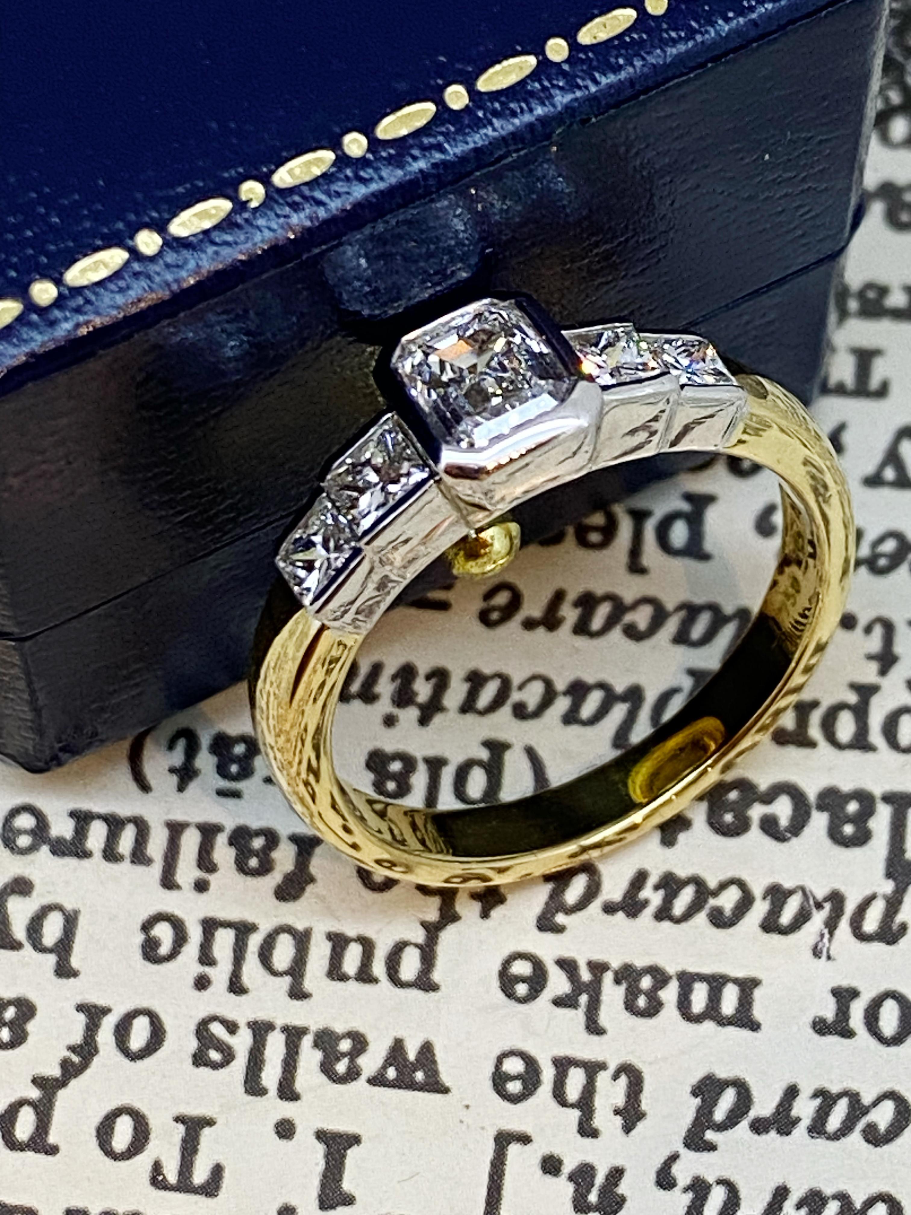 Bague de fiançailles en or 18 carats, diamant taille émeraude de 1,00ct (G/VS). Évalué à 21 900 $. en vente 2